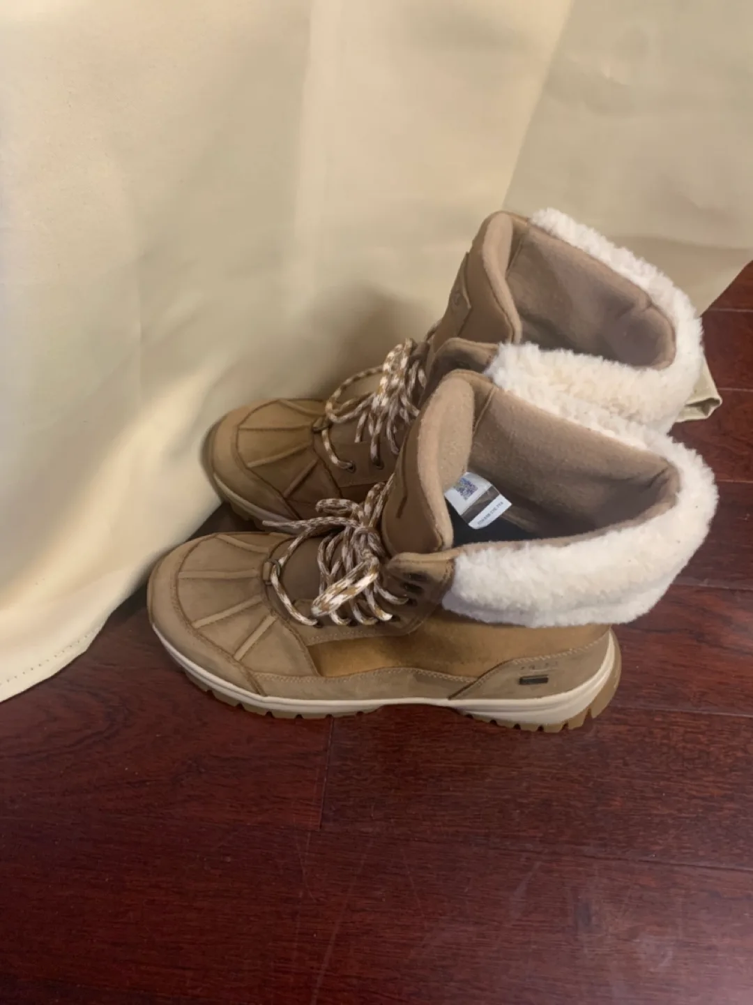 Ugg Boots sz 10 image indicator(4)