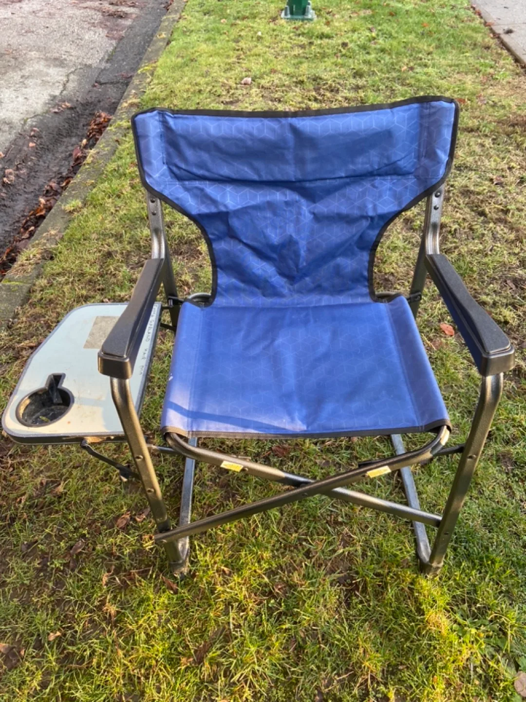 Ozark Trail Folding Camping Chair with Side Table image indicator(2)