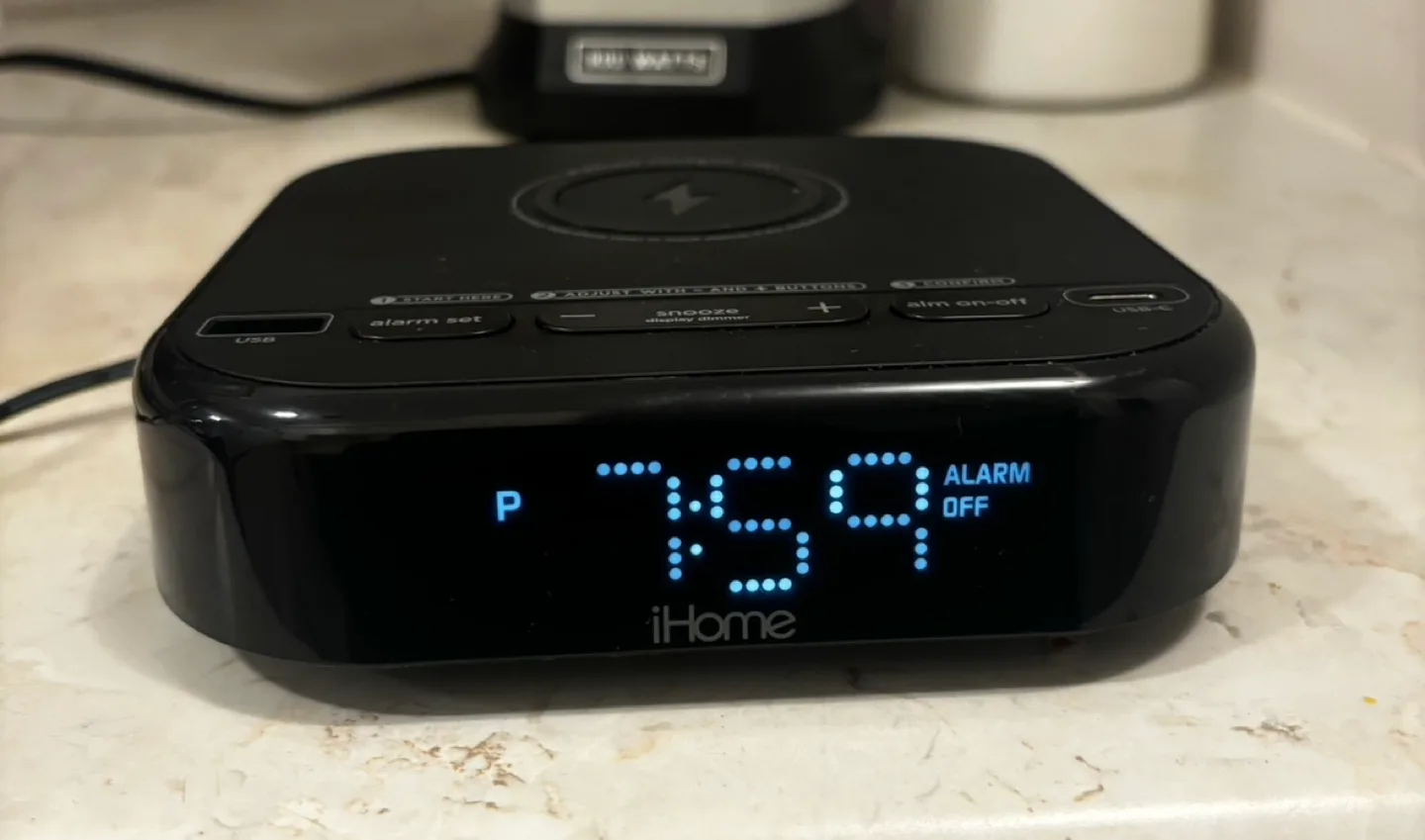iHome Wireless Charging Alarm Clock thumbnail