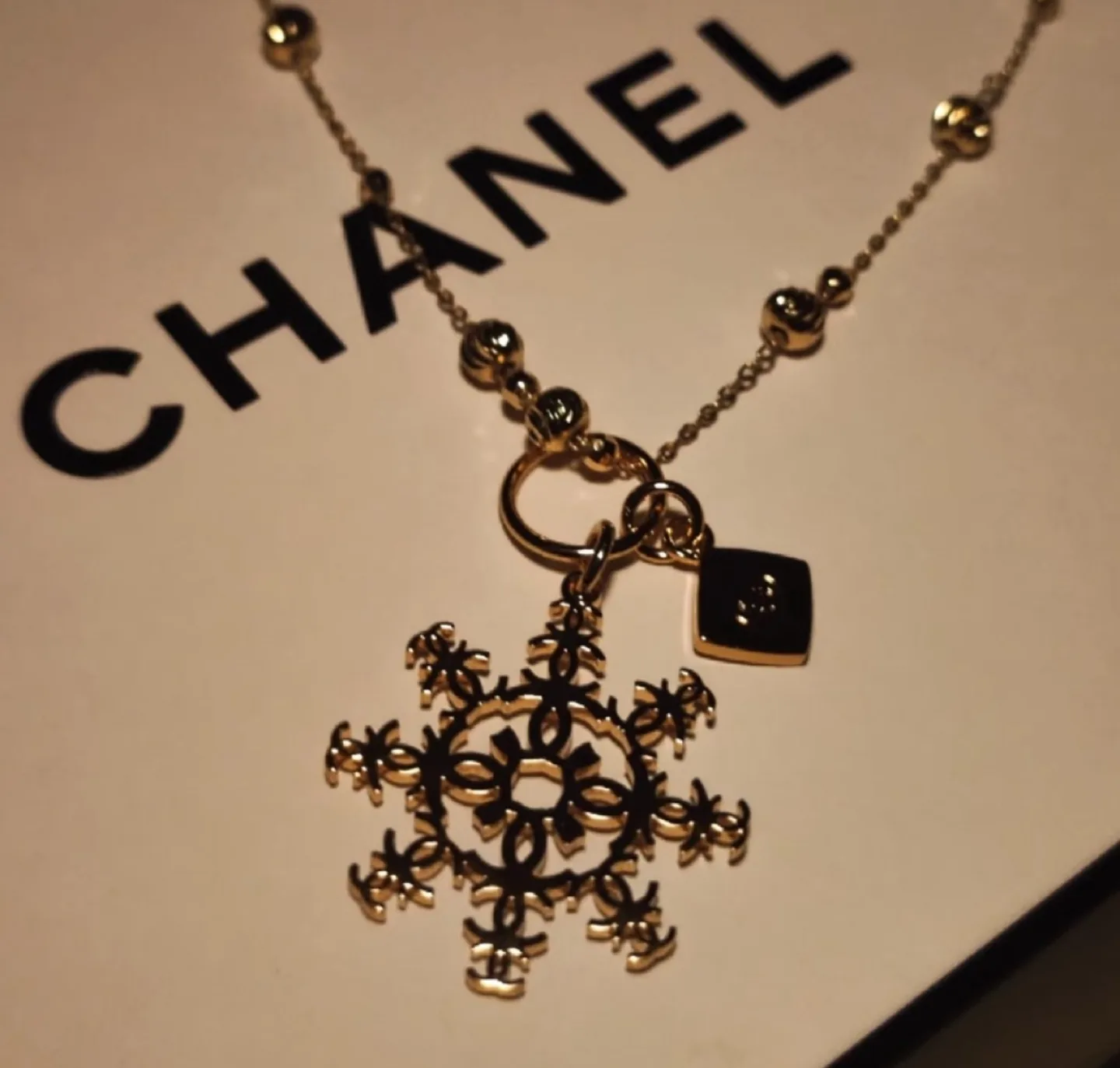 Chanel Snowflake Keychain image indicator(4)