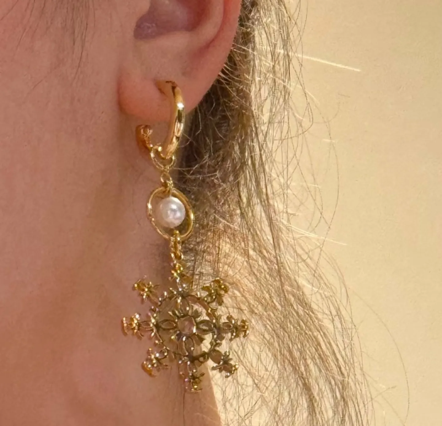 Chanel Snowflake Keychain image indicator(2)