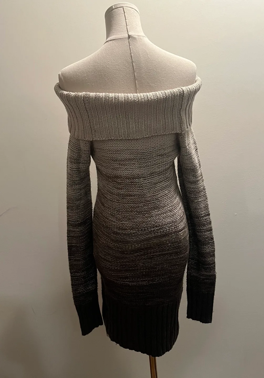 Le chateau off the shoulder sweater dress (gray/black) sz XXS image indicator(2)