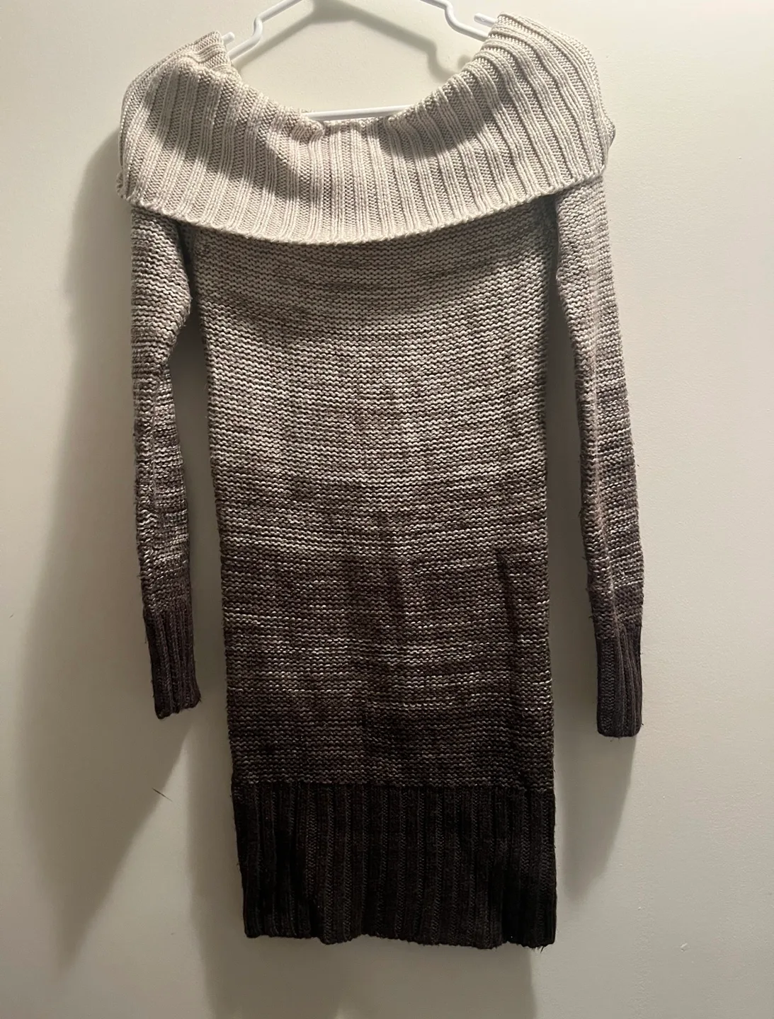 Le chateau off the shoulder sweater dress (gray/black) sz XXS image indicator(3)