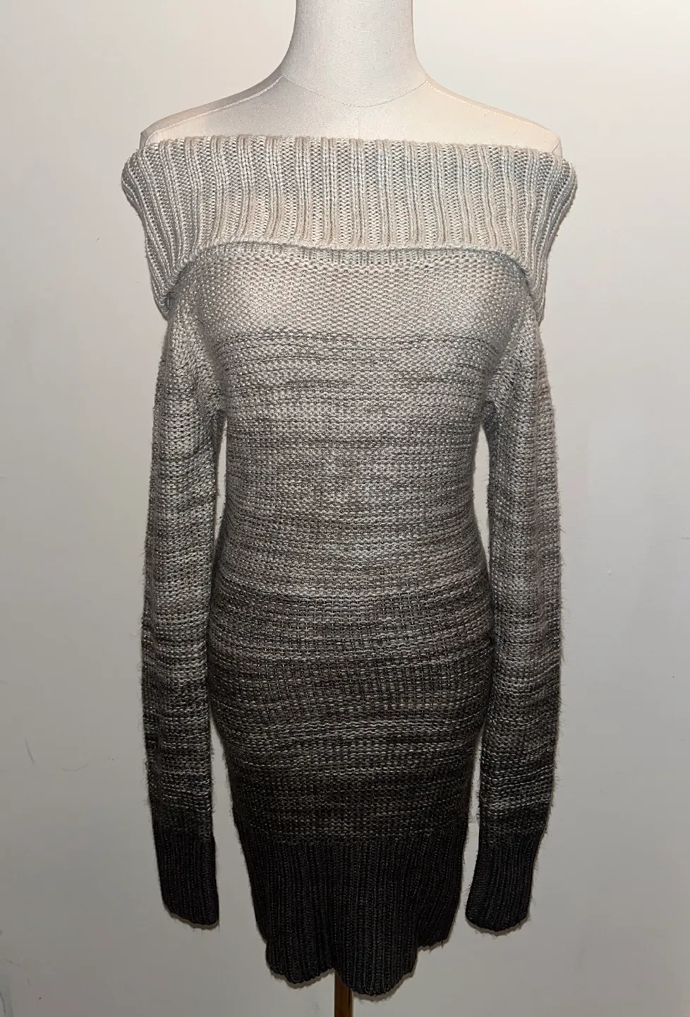 Le chateau off the shoulder sweater dress (gray/black) sz XXS image indicator(8)