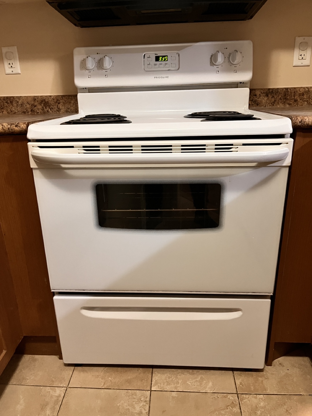 Frigidaire Fridge, Stove and Oven and Dishwasher - photo 5