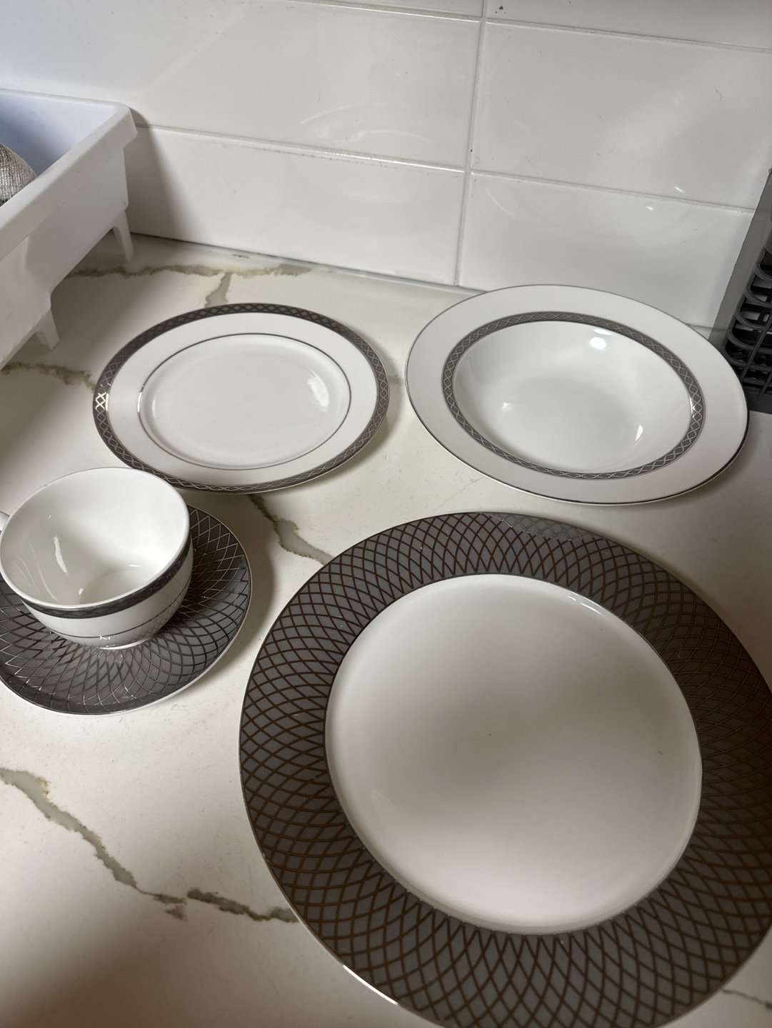 Glucksternhome Dinnerware Set