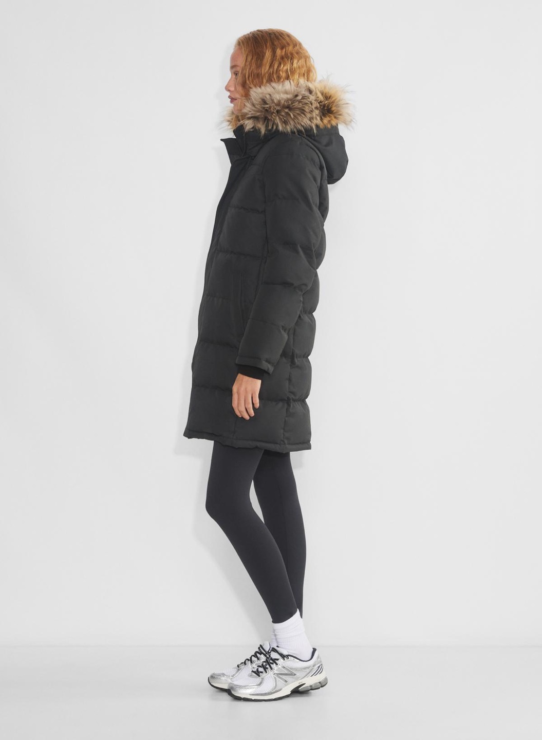 Aritiza - Black Puffer Jacket with Fur Hood - photo 2