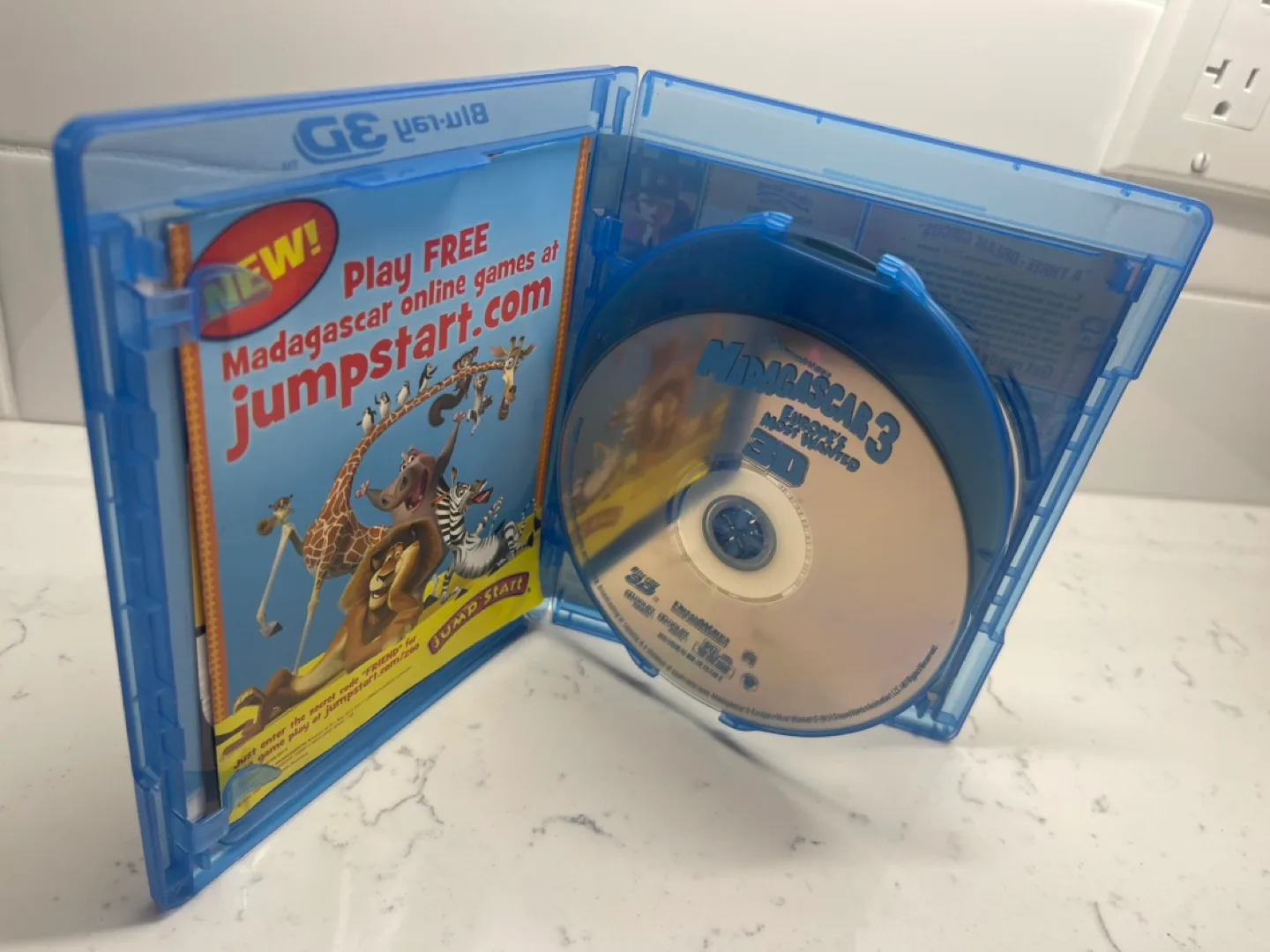 5 Blu-ray Disc Family DVD Bundle image indicator(4)