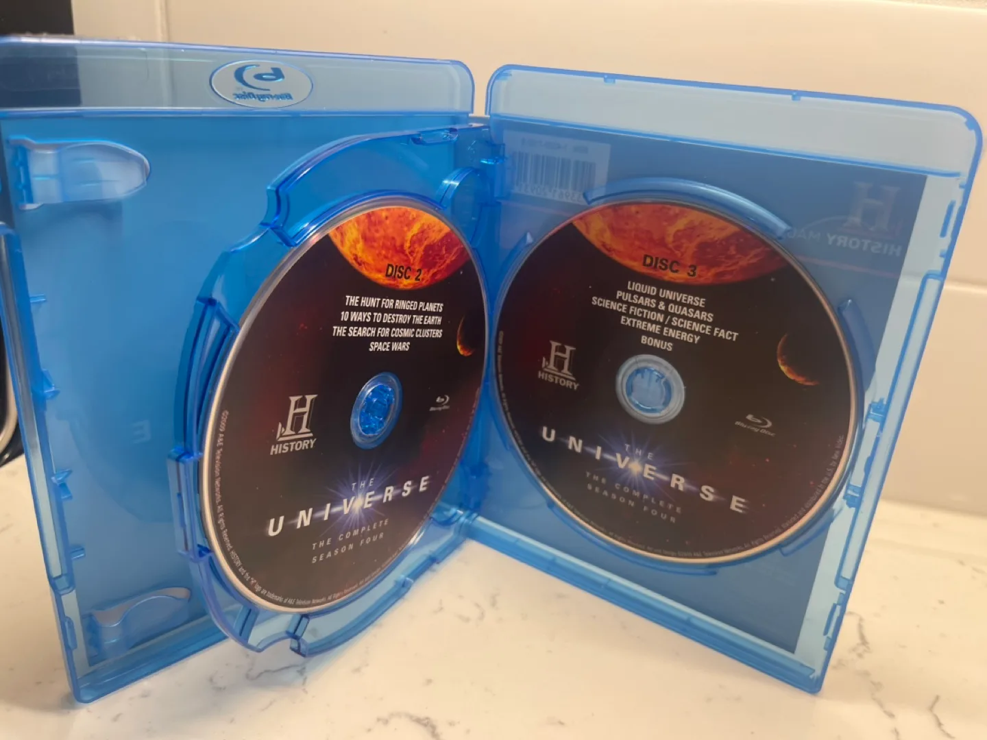 5 Blu-ray Disc Family DVD Bundle image indicator(2)