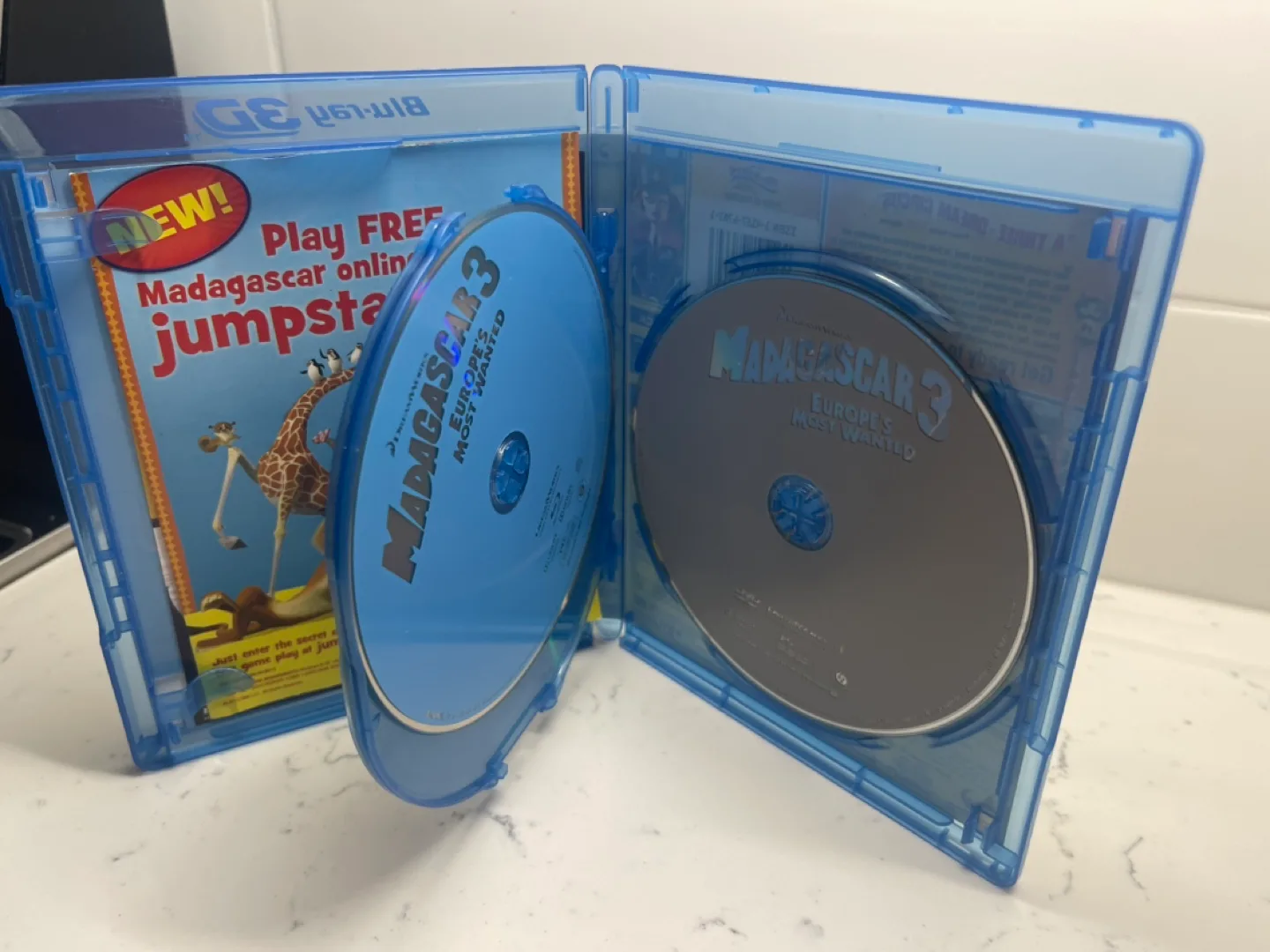 5 Blu-ray Disc Family DVD Bundle image indicator(5)