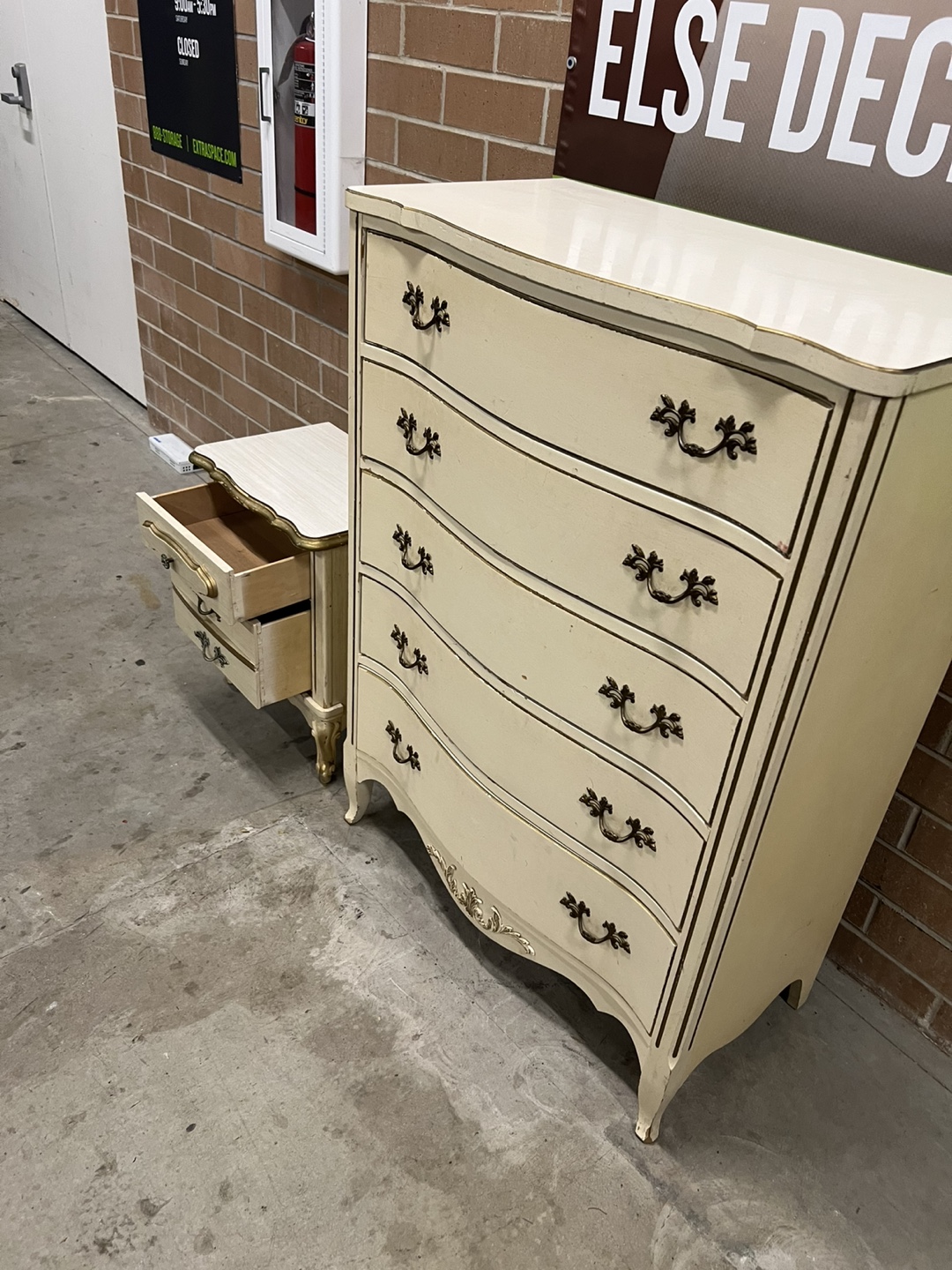 Vintage Dresser & Nightstand Set - photo 4