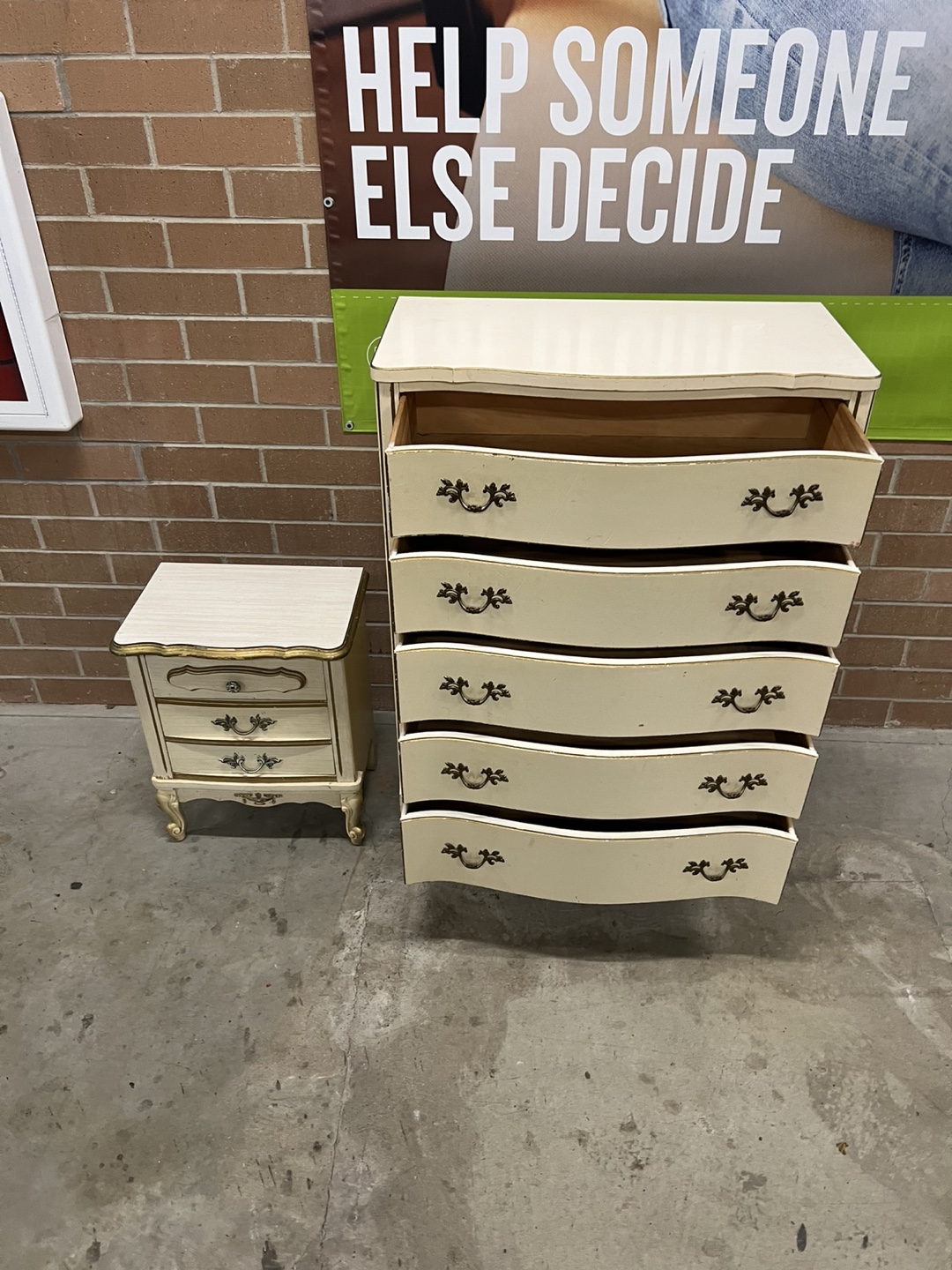 Vintage Dresser & Nightstand Set - photo 5