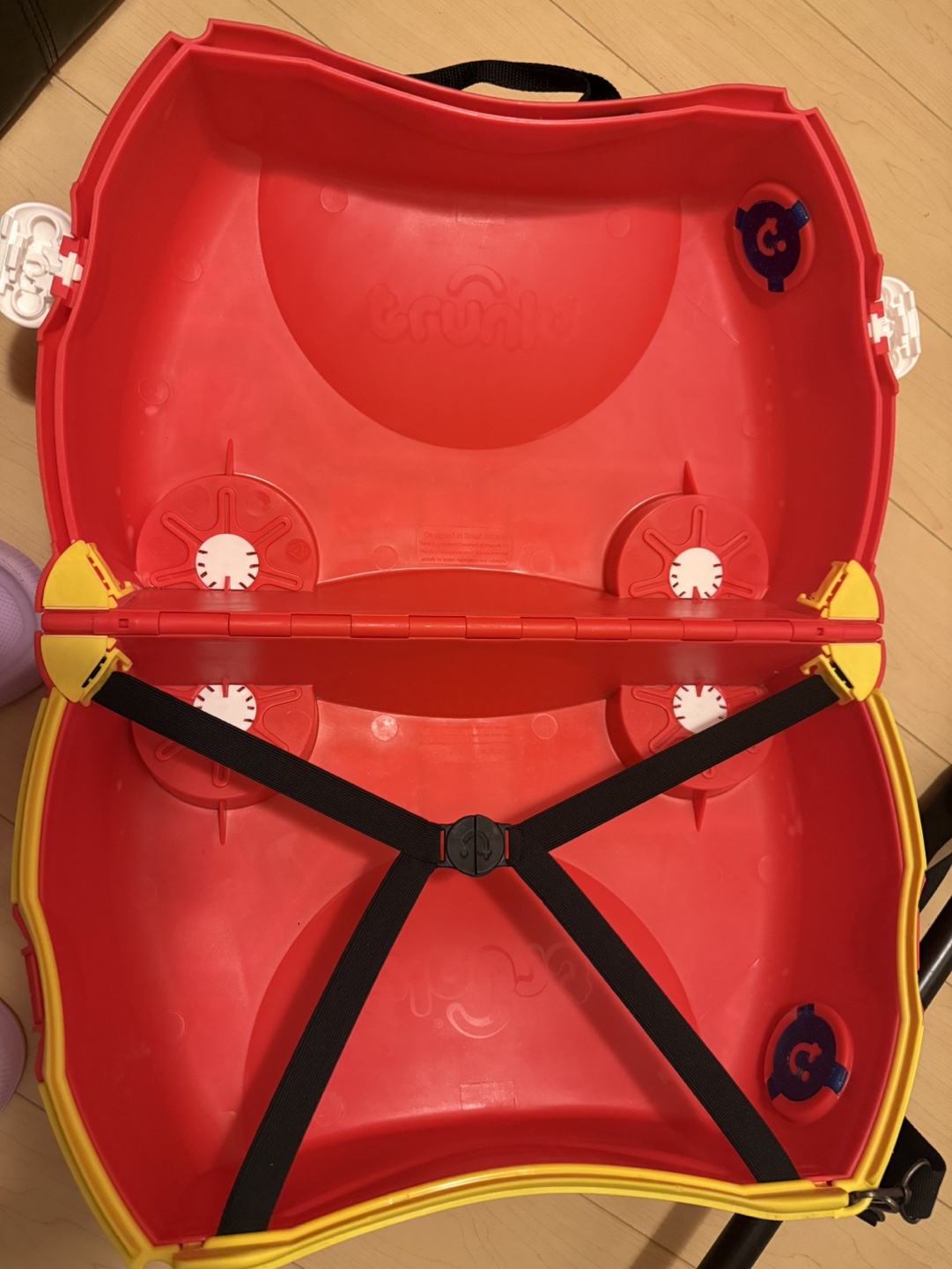 Trunki Fire Engine Suitcase - photo 3