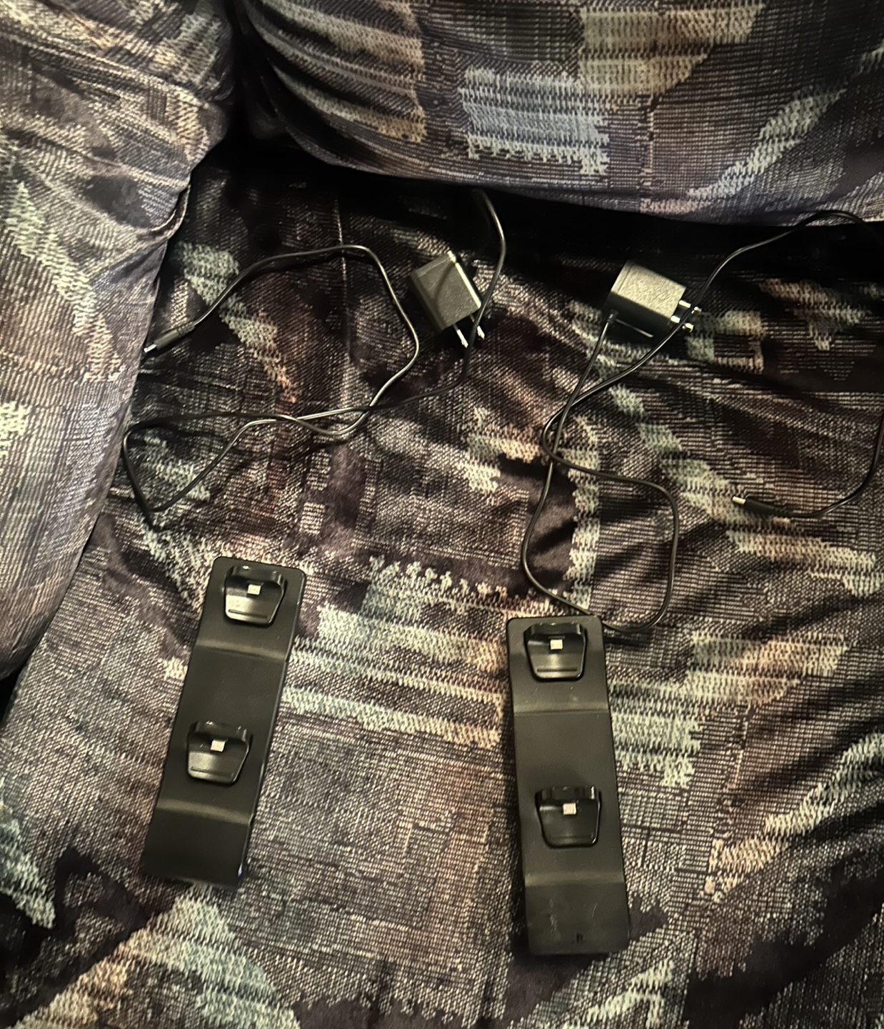 4 PS4 Controllers + 2 Charging Stations - photo 2