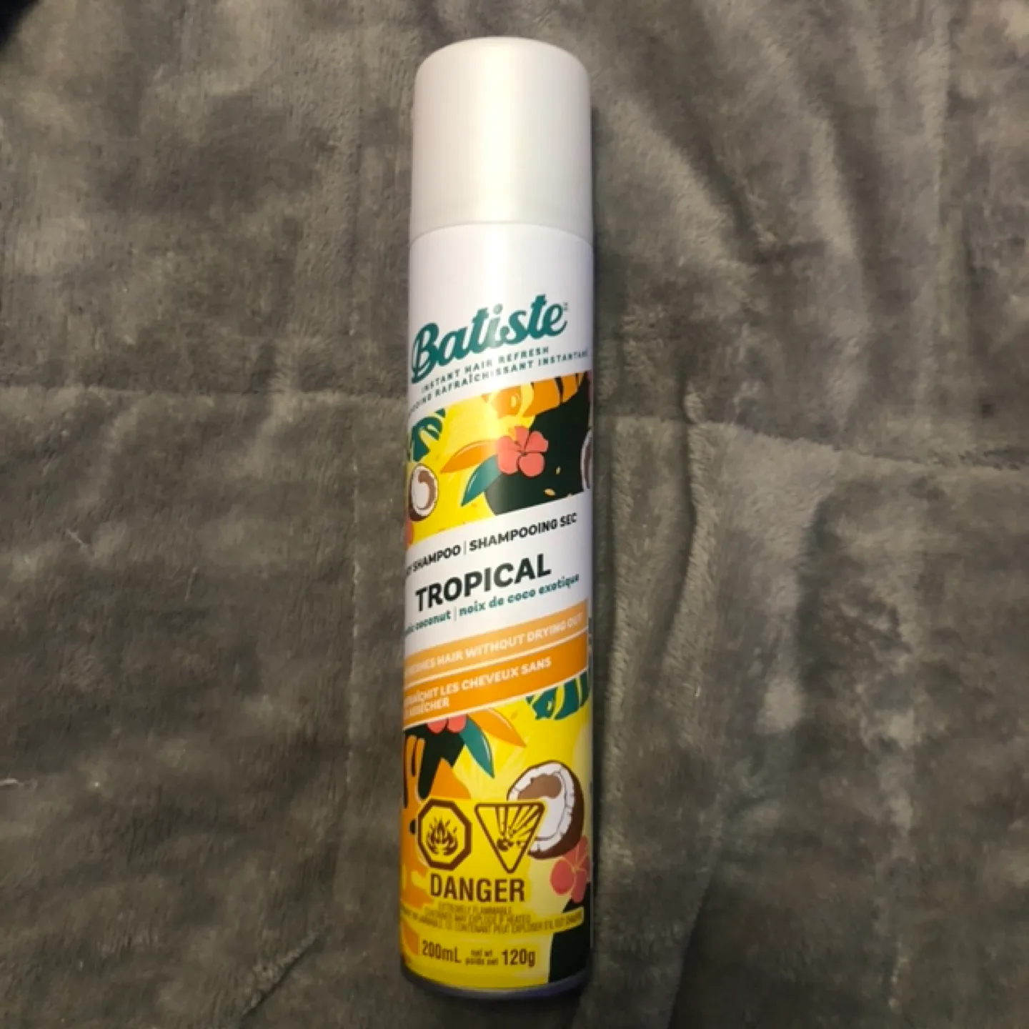 Batiste Dry Shampoo and Dippity-Do Girls With Curls Spray image indicator(2)