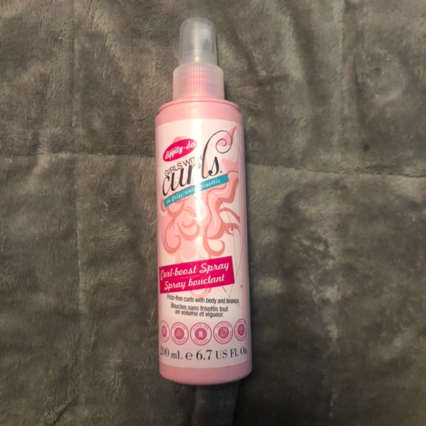 Batiste Dry Shampoo and Dippity-Do Girls With Curls Spray image indicator(4)