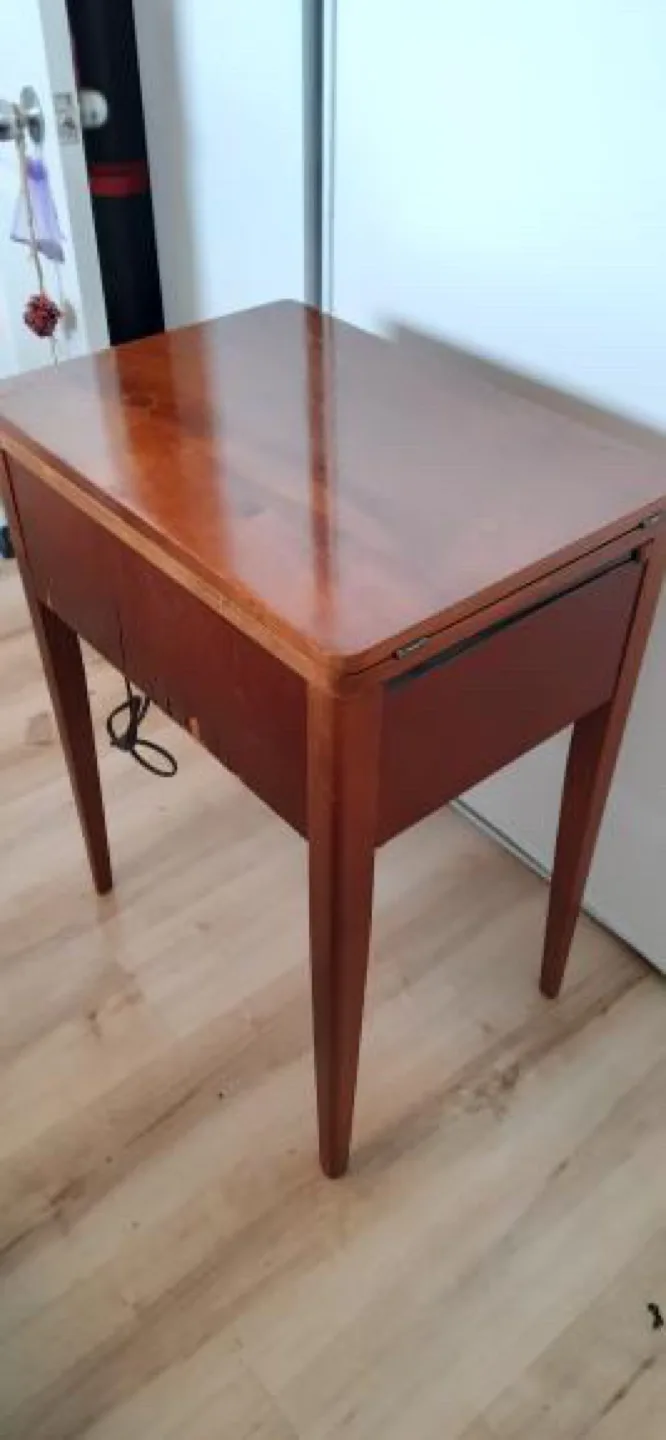 Vintage Sewing Machine with stool image indicator(7)