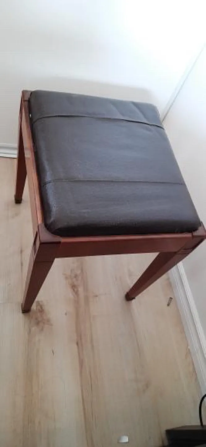 Vintage Sewing Machine with stool image indicator(8)