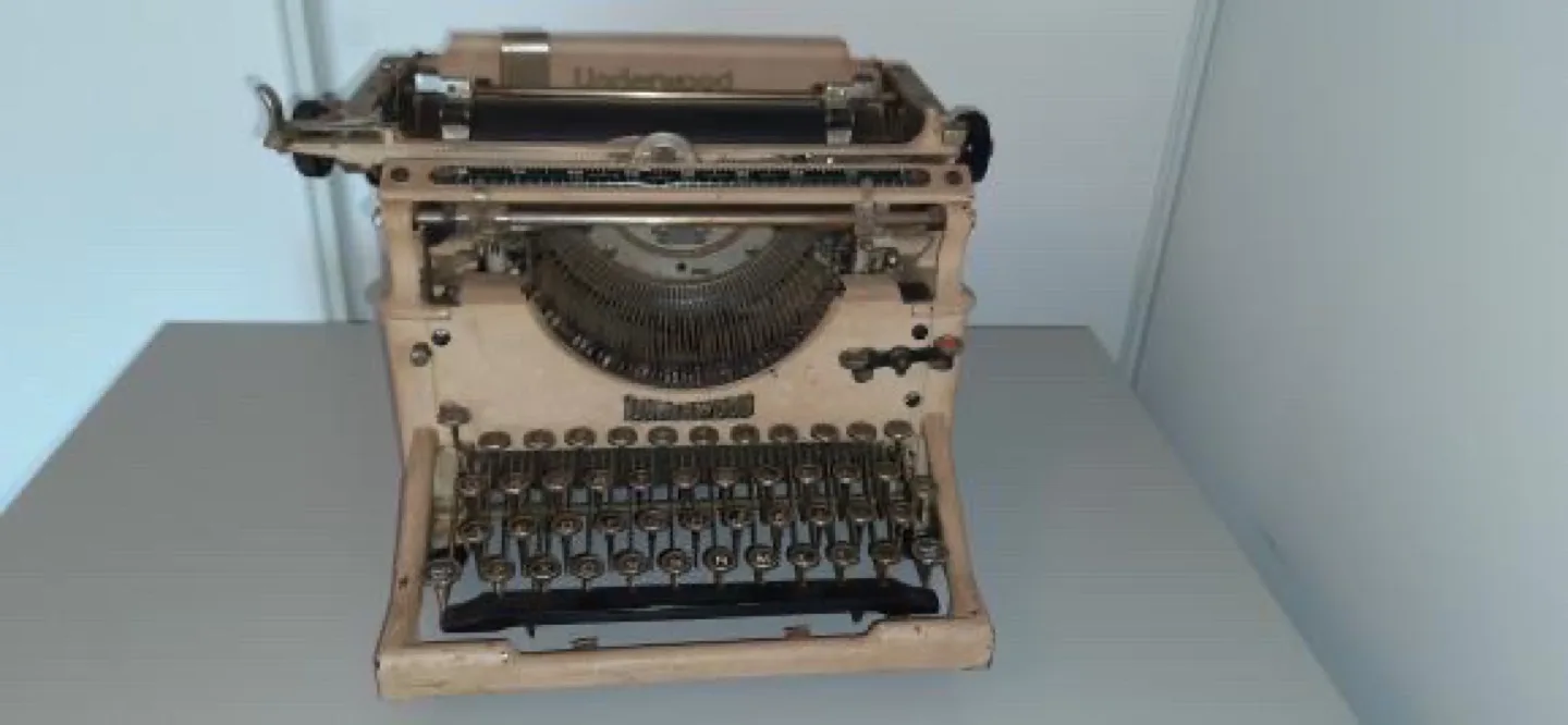 Vintage Underwood Typewriter image indicator(2)