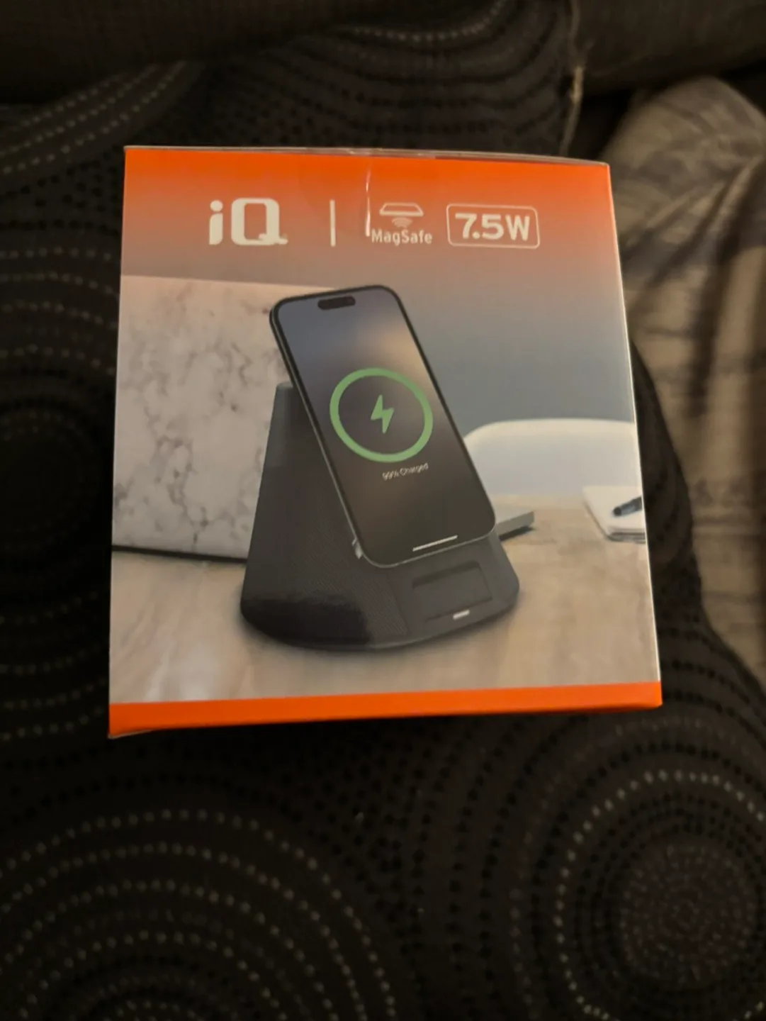 iQ Wave Home Speaker with MagSafe Wireless Charging image indicator(2)