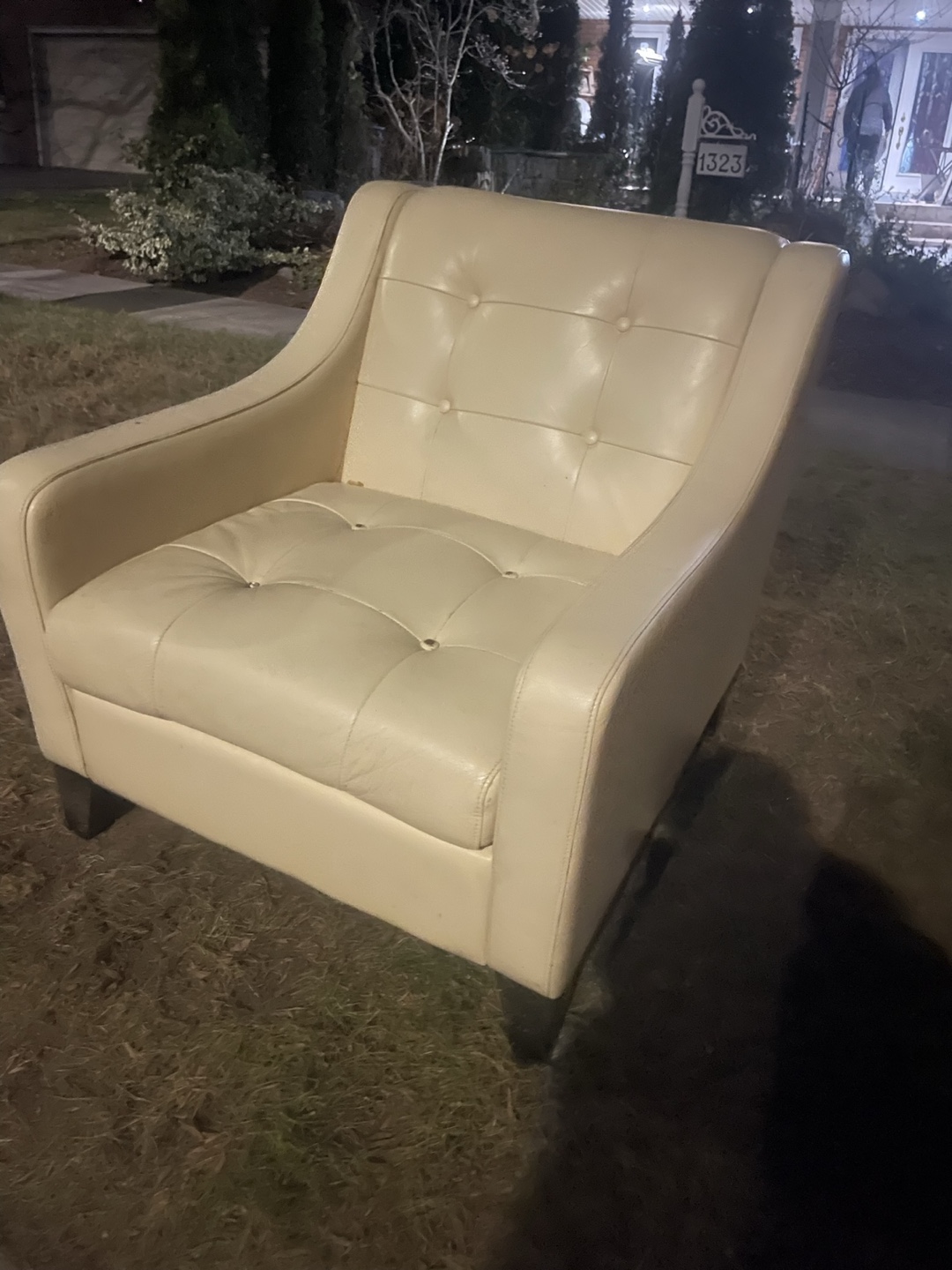 White Leather Armchair - photo 2