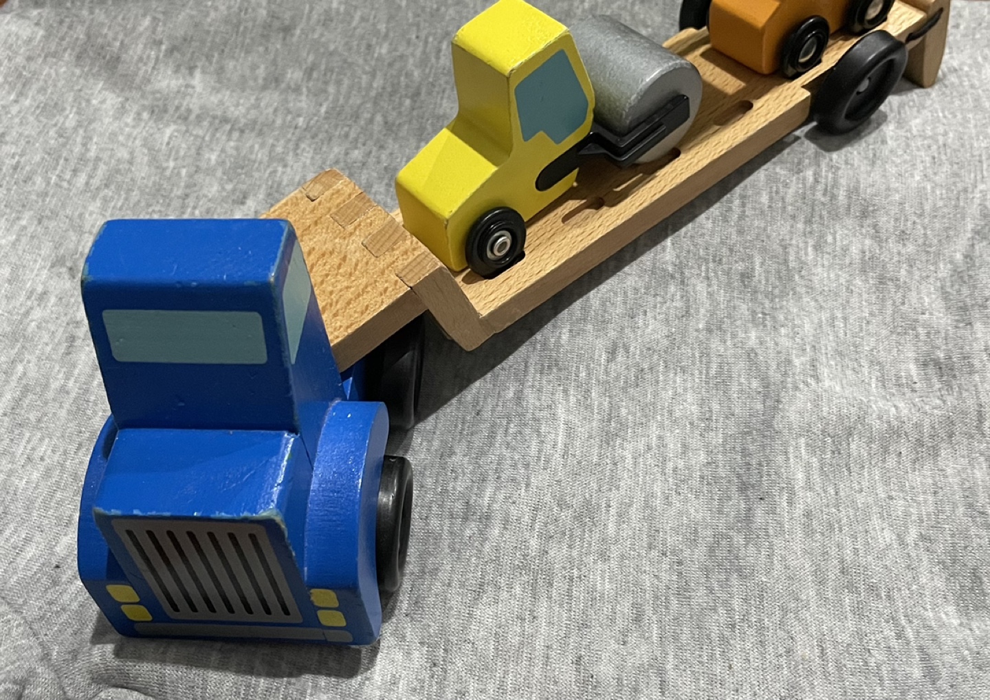 Melissa and dough Wooden truck set