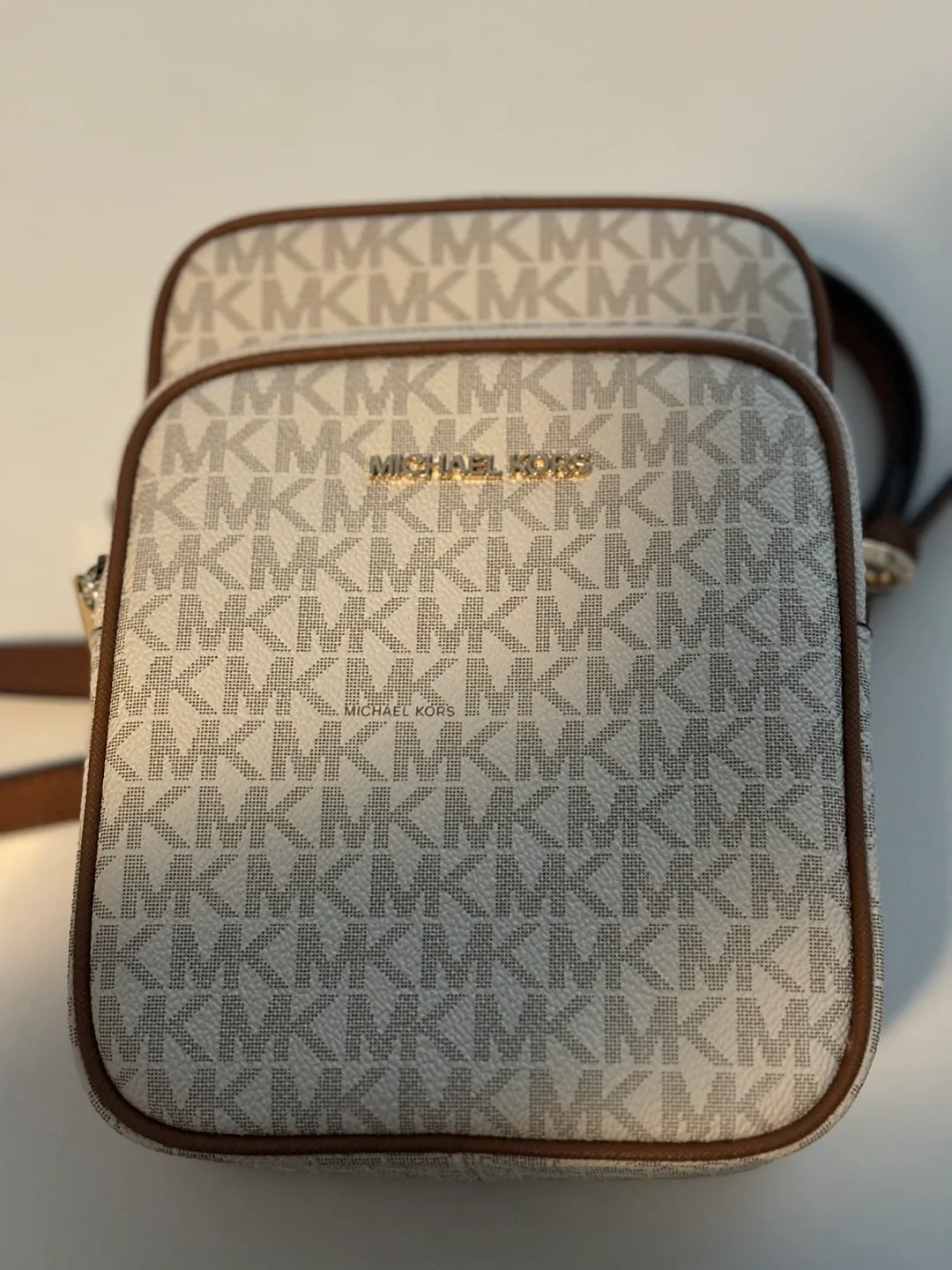 BNWT Michael Kors Jet Set Travel Medium Logo Crossbody Bag image indicator(7)