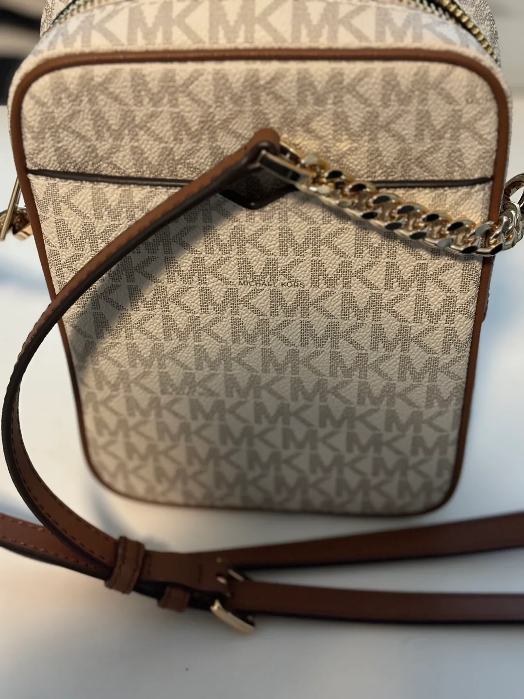 BNWT Michael Kors Jet Set Travel Medium Logo Crossbody Bag image indicator(10)