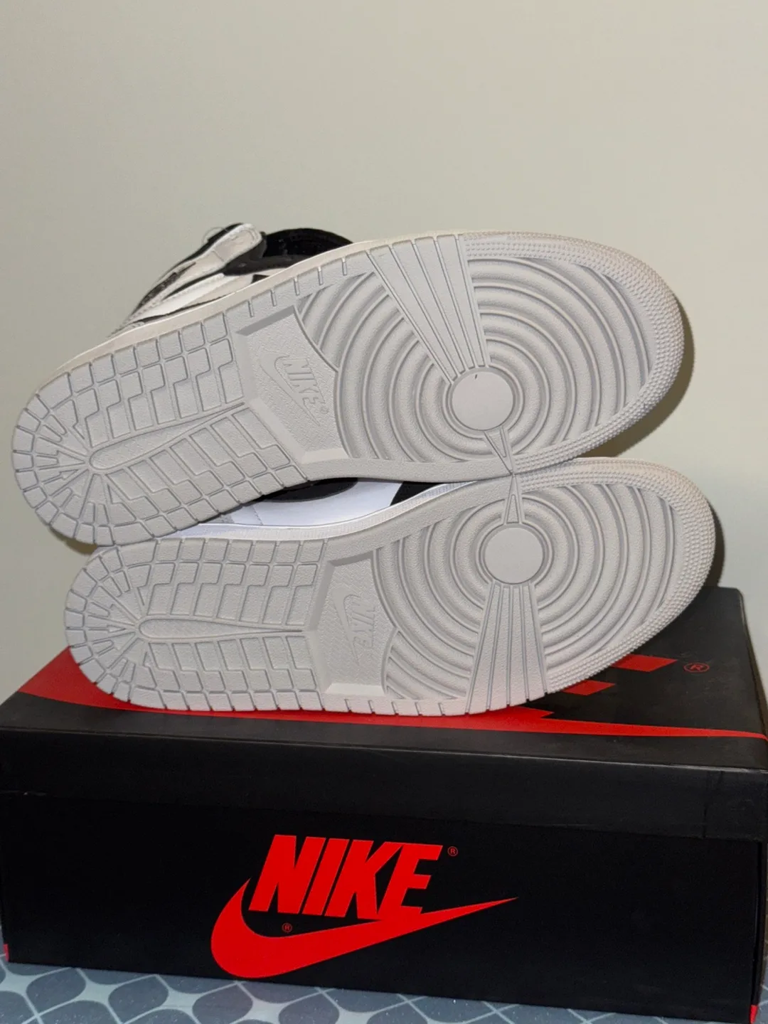 Nike Air Jordan 1 Retro High OG Stage Haze Men's Size 10.5 image indicator(8)