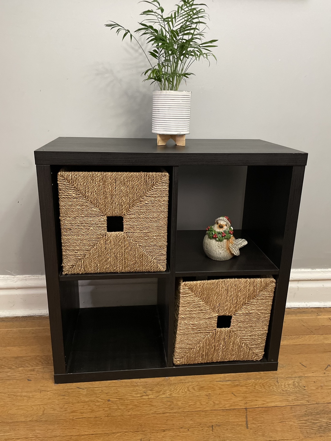 Cube Shelf with 2 Storage Baskets