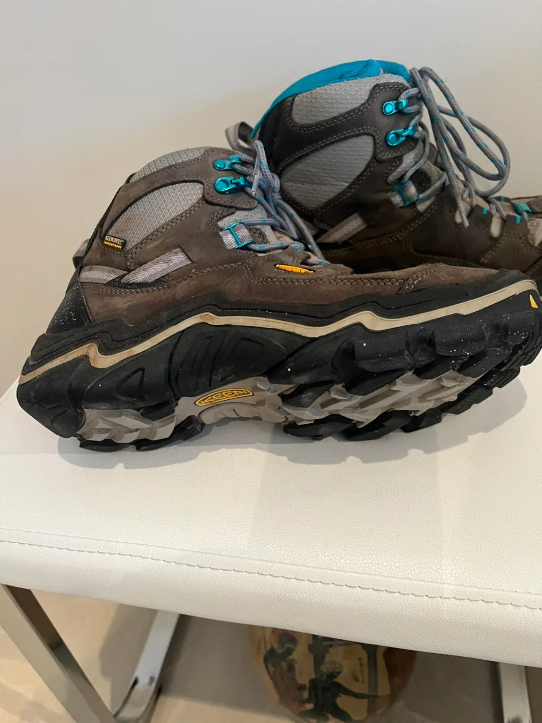 KEEN Hiking Boots size 10 image indicator(2)