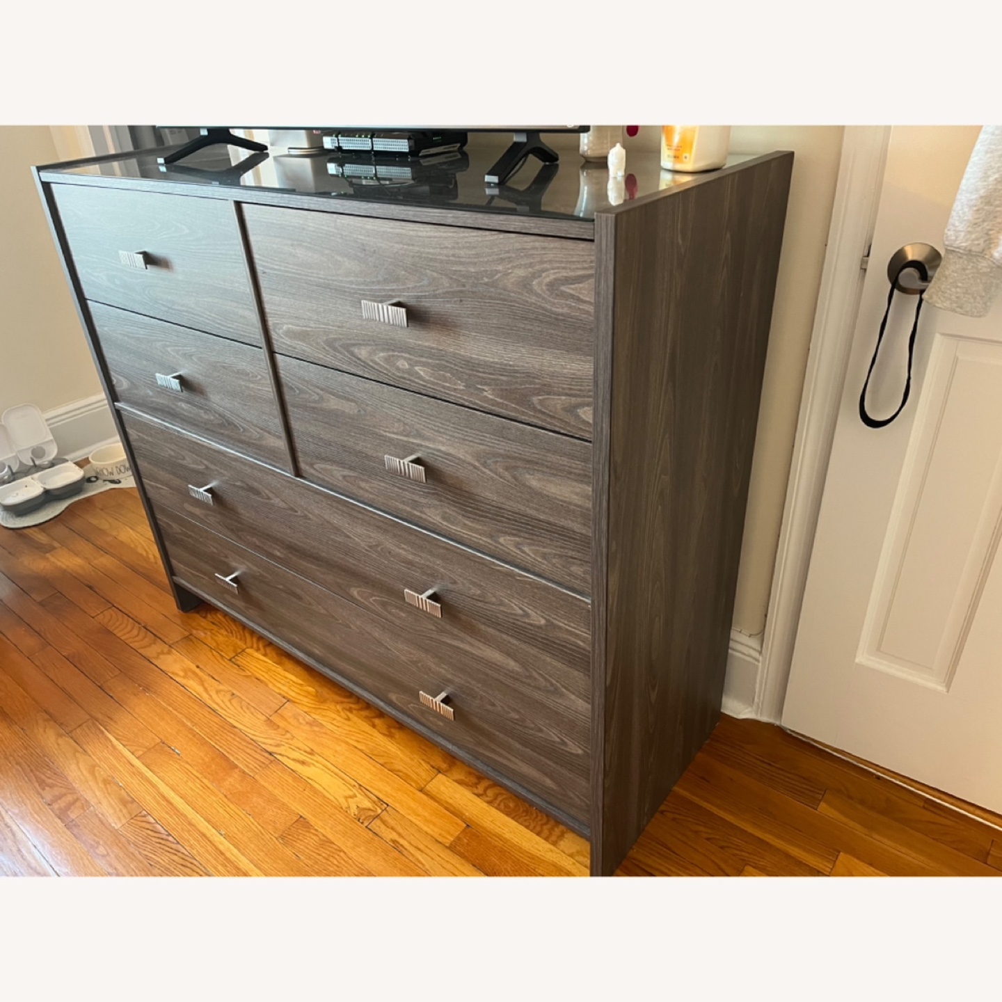 8 Drawer Dresser and Nightstand Set - photo 2