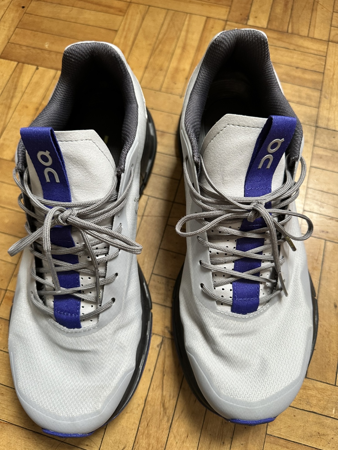 On Running Cloudstratus Running Shoes