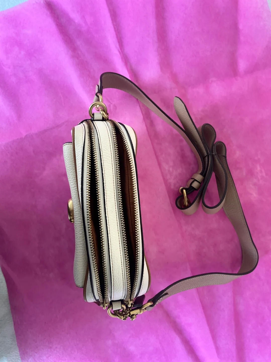 Coach   Camera Bag image indicator(3)