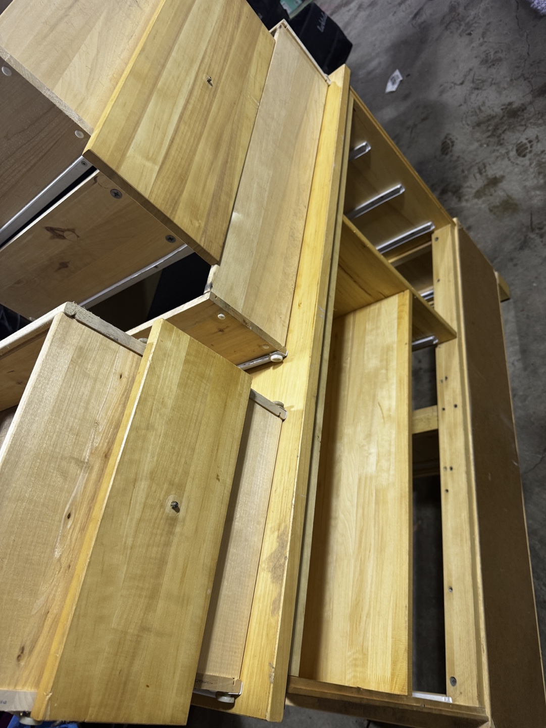 Dresser with drawers. For free
