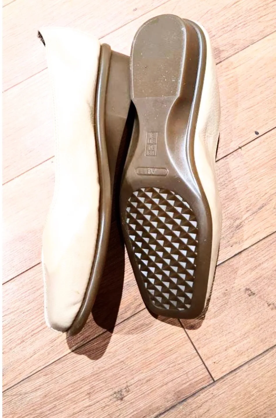 Beige Leather Flats image indicator(3)