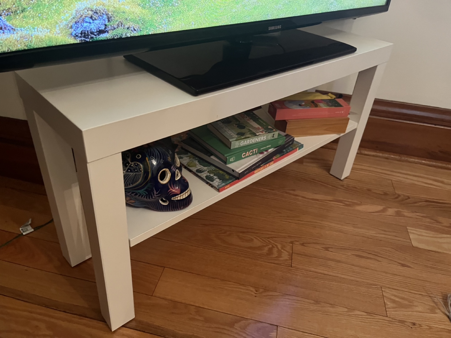 Tv stand (ikea)