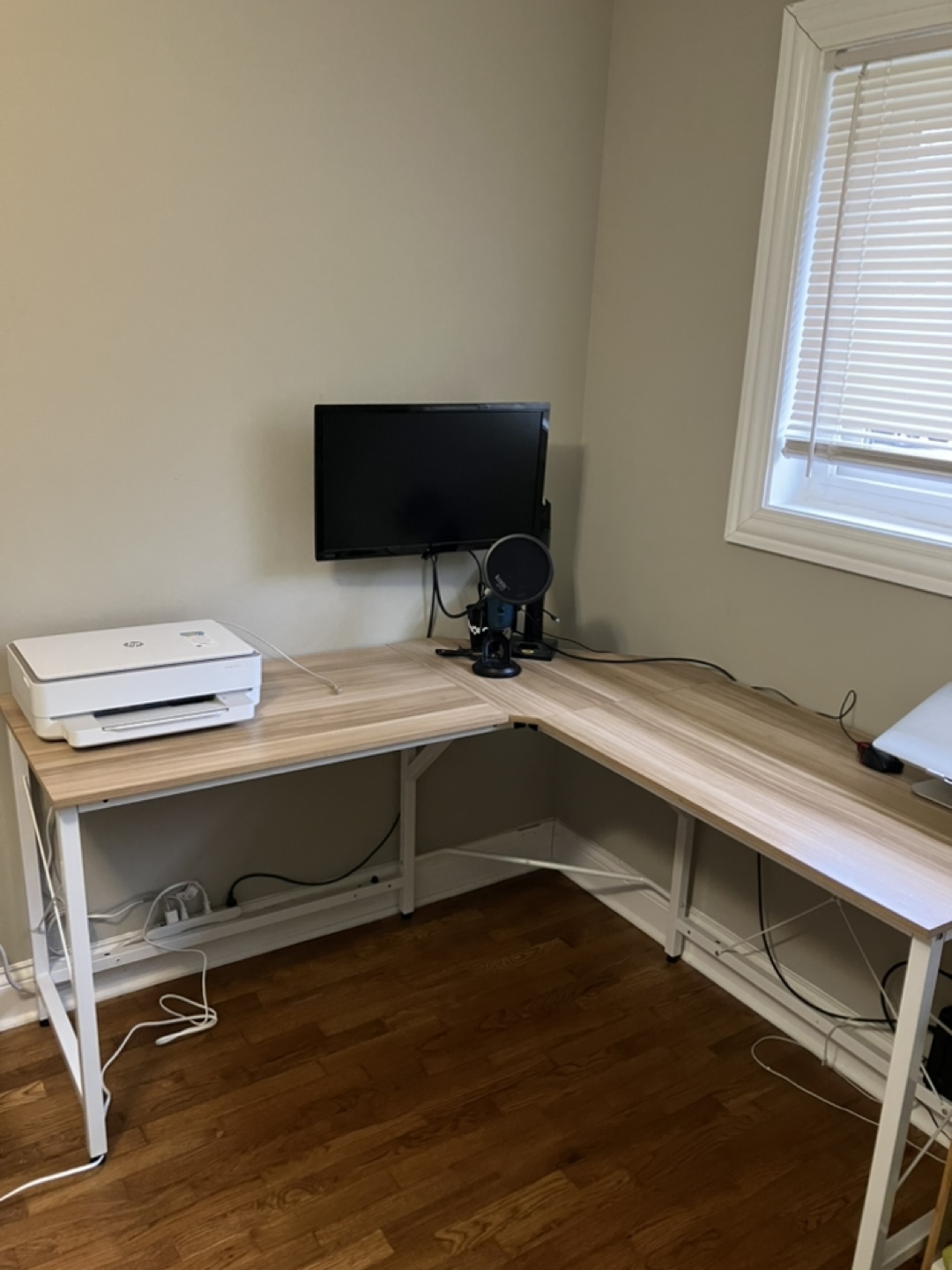 L-Shaped Desk - photo 2