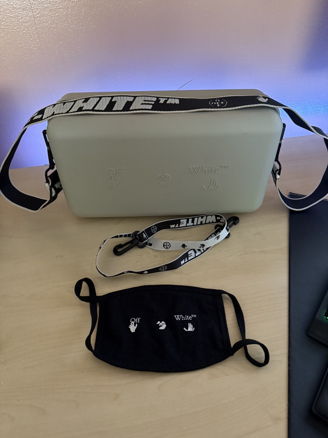Off-White x amore pacific Travel Case - photo 3