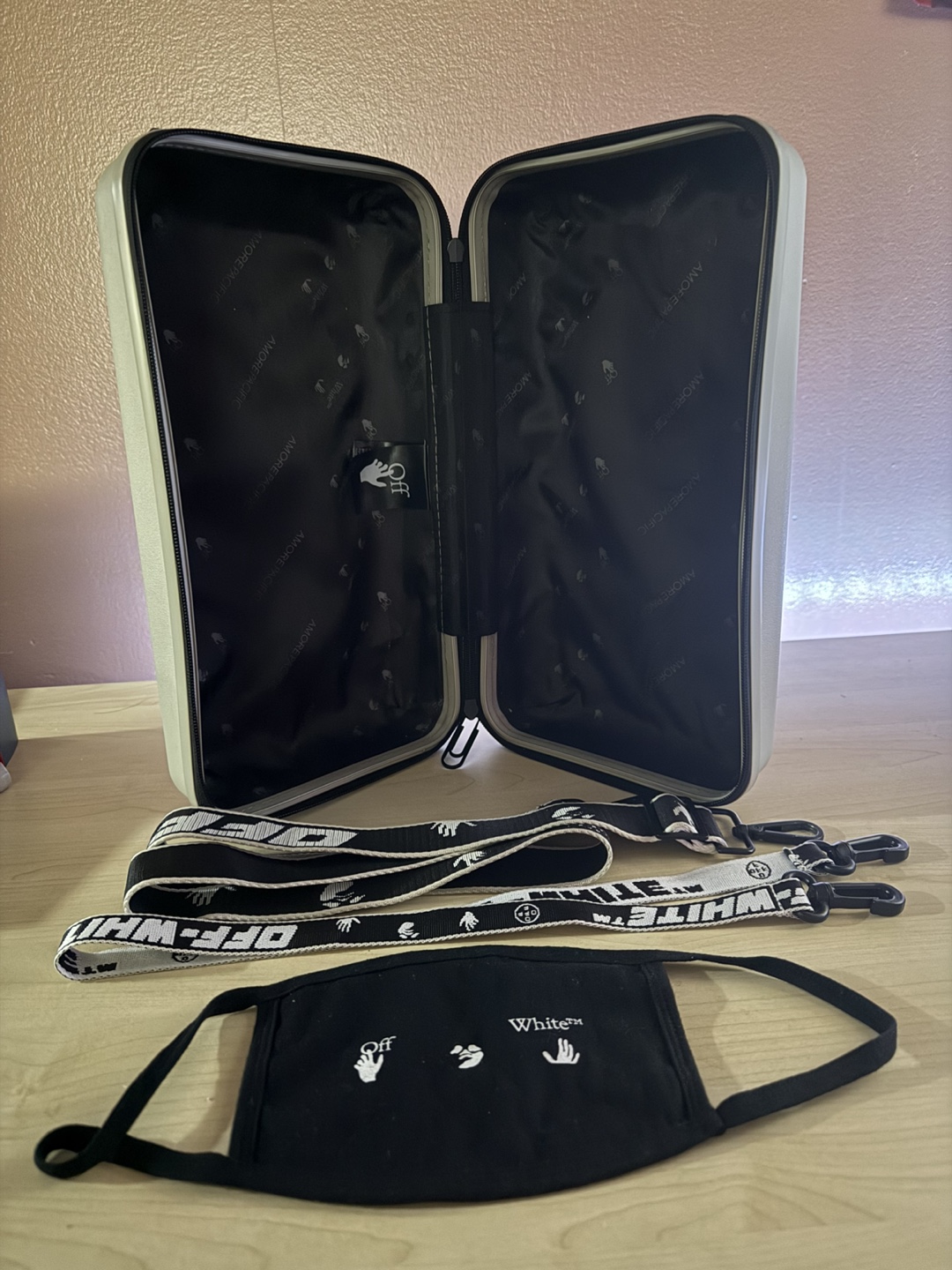Off-White x amore pacific Travel Case - photo 2