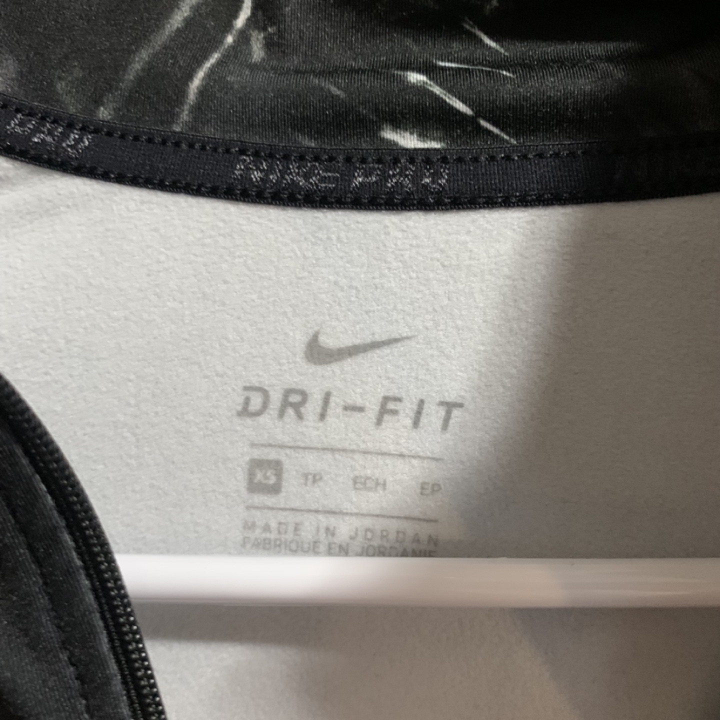 Nike Dri-Fit Black & White Long Sleeve Shirt #thriftypicks - photo 4