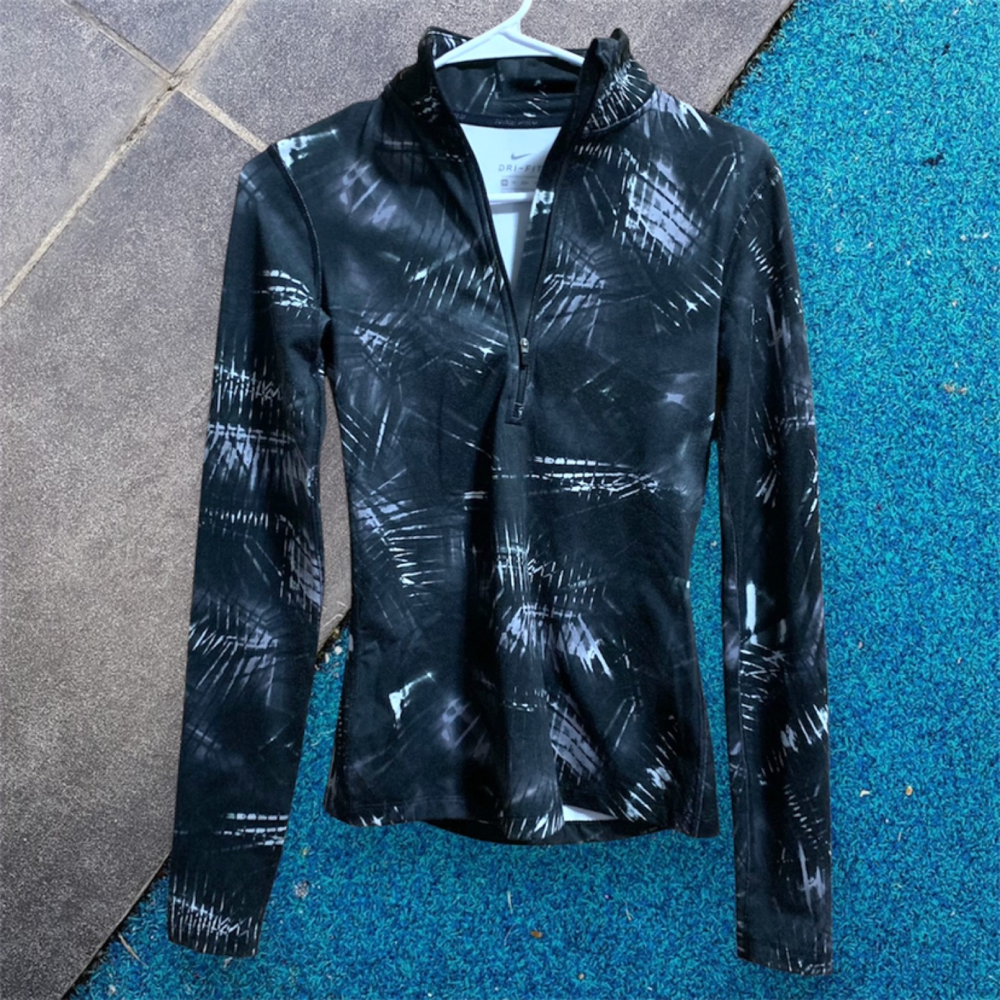 Nike Dri-Fit Black & White Long Sleeve Shirt #thriftypicks