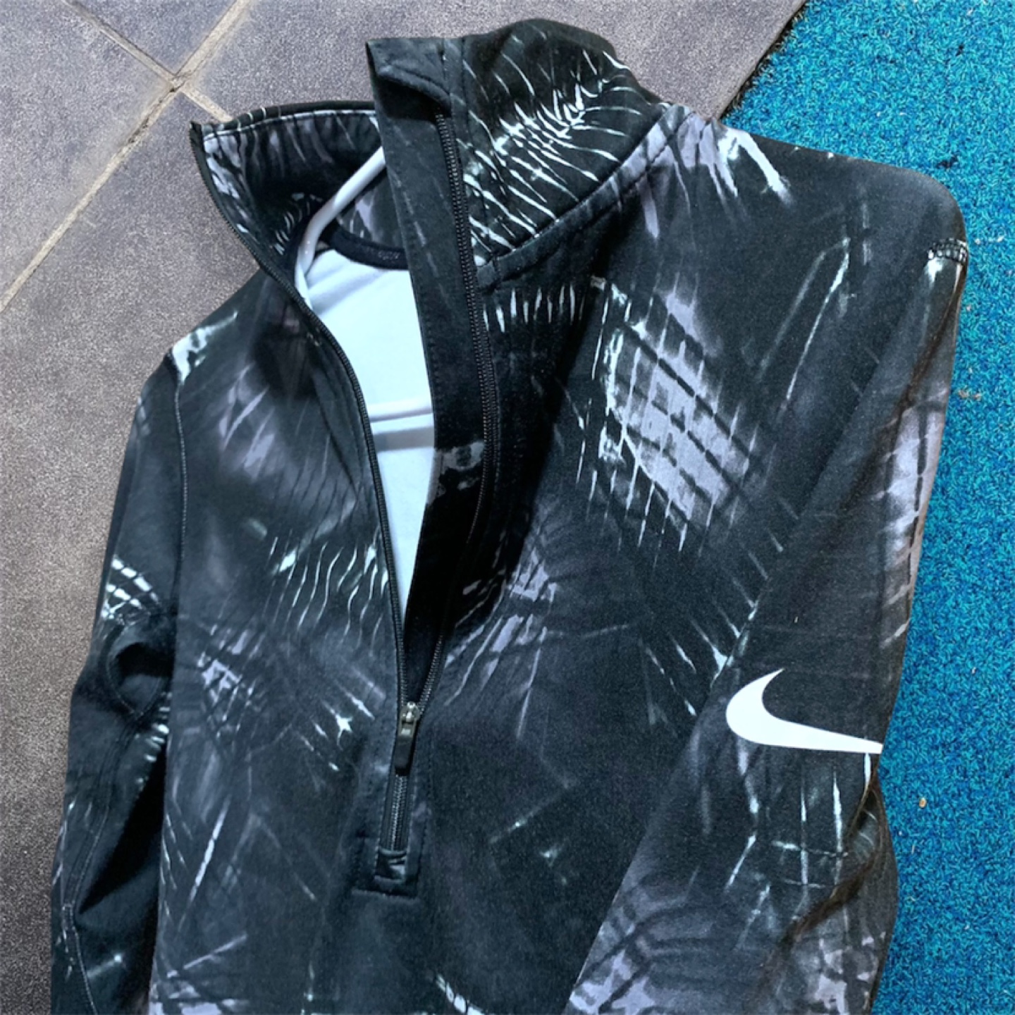 Nike Dri-Fit Black & White Long Sleeve Shirt #thriftypicks - photo 3