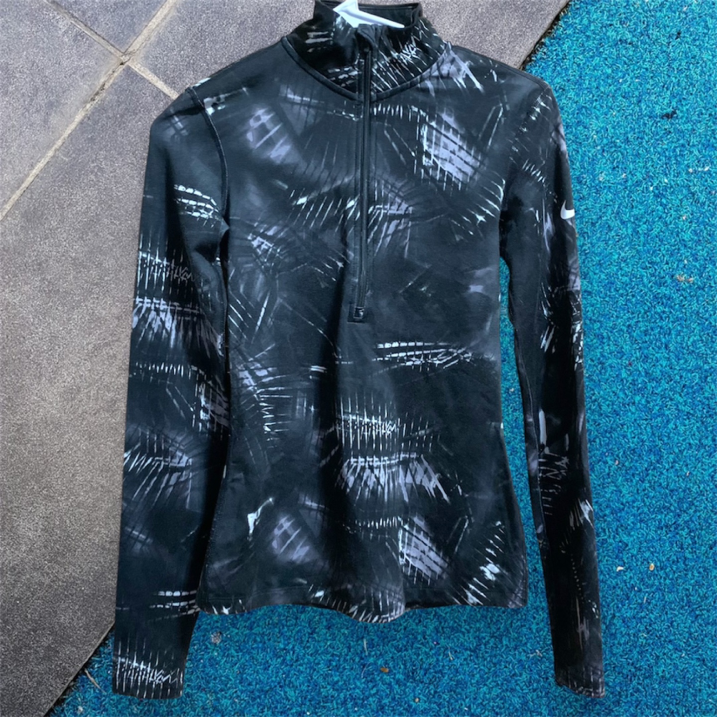 Nike Dri-Fit Black & White Long Sleeve Shirt #thriftypicks - photo 2