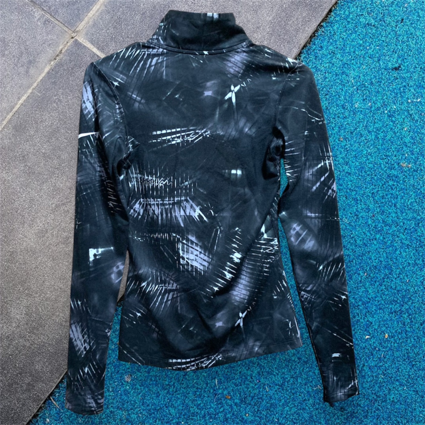 Nike Dri-Fit Black & White Long Sleeve Shirt #thriftypicks - photo 5