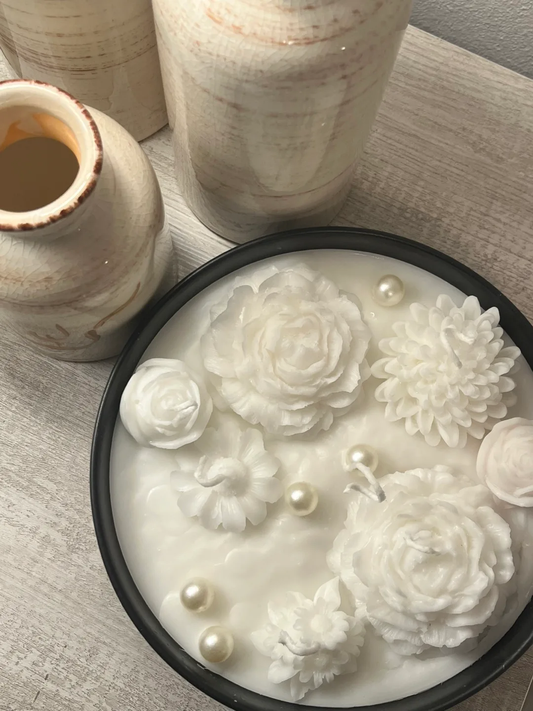 Floral Scented Candle - Black and White