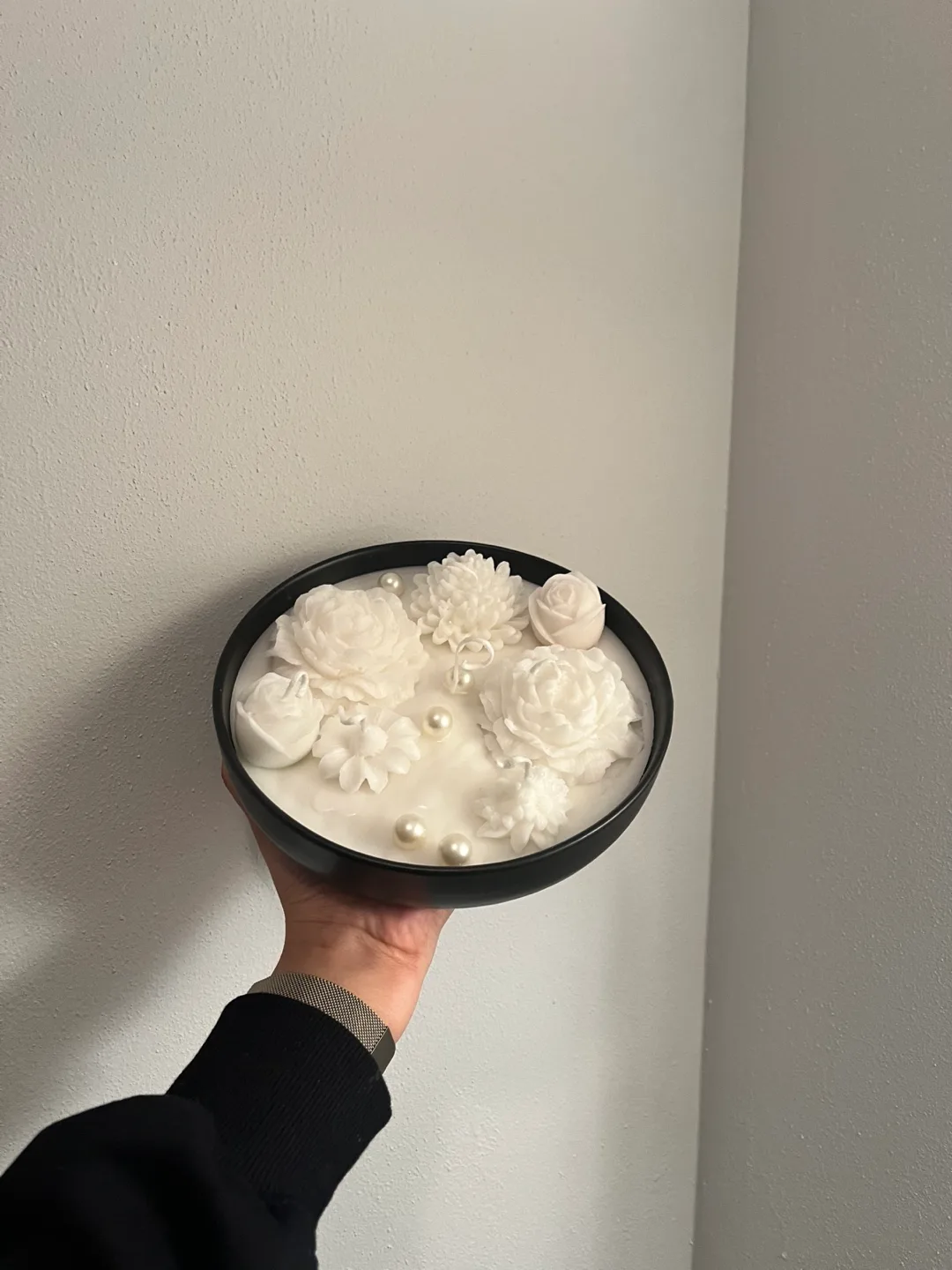 Floral Scented Candle - Black and White image indicator(2)