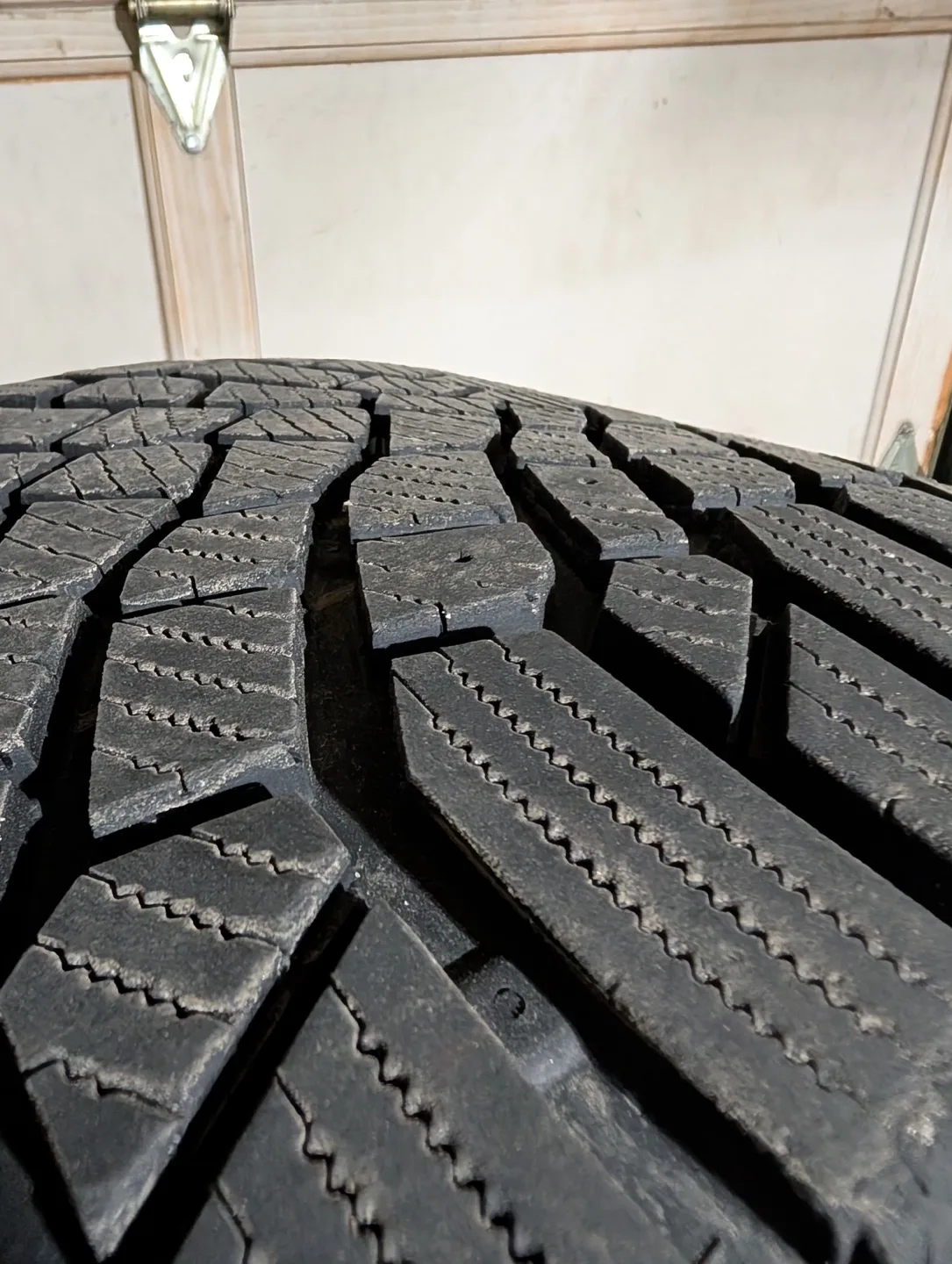 Continental Ice Contact XTRM 275/50R22 T XL Set of 4 Tires image indicator(4)