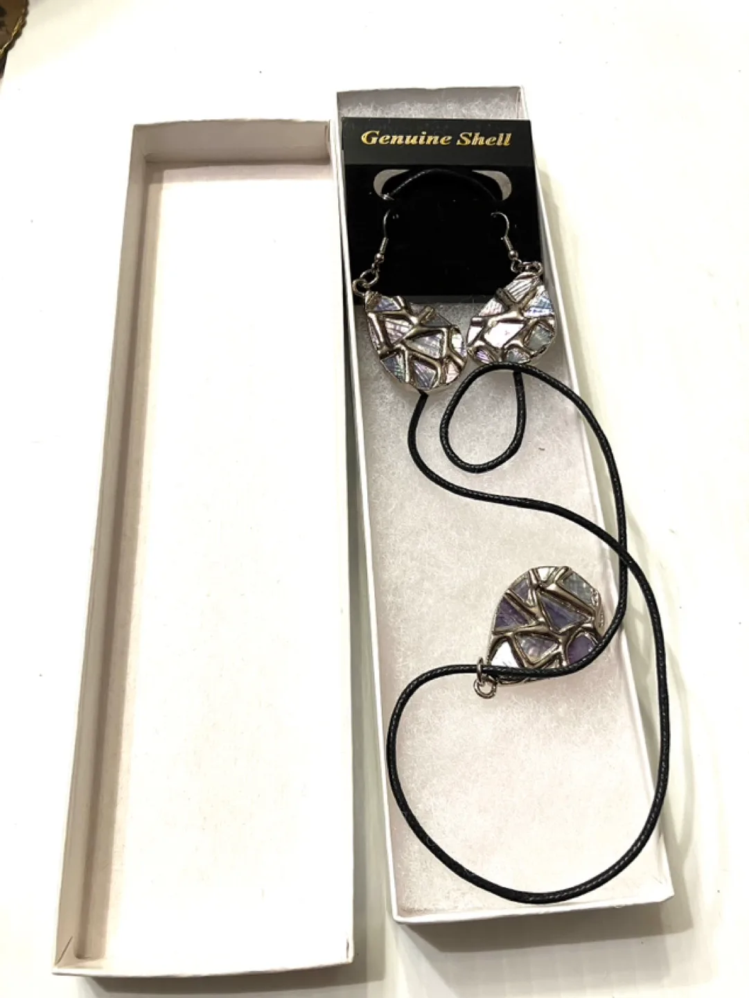 Genuine Shell Necklace and Earrings Set image indicator(4)