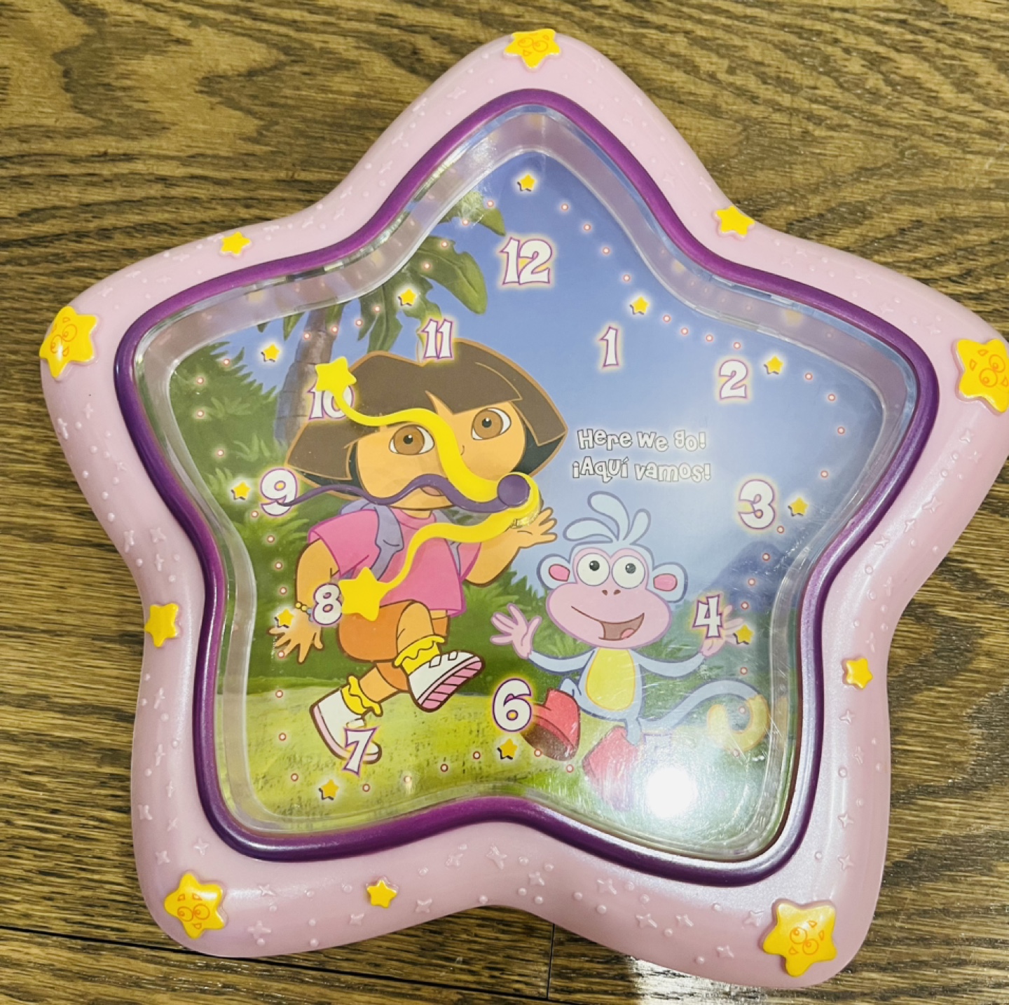 Dora the Explorer Clock and Hat/Mitten Set - photo 5